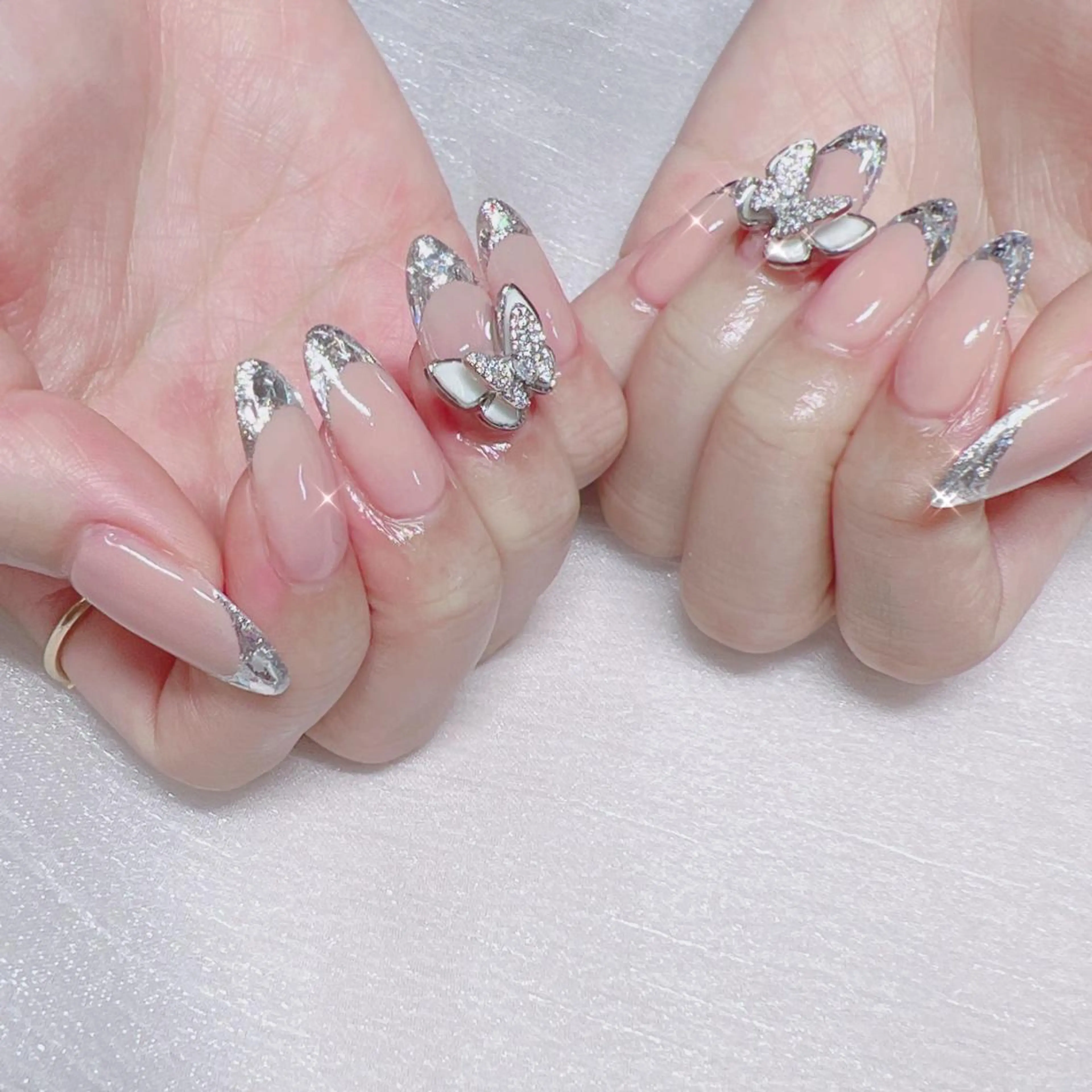 ネイル オーロラネイル フットネイル フレンチネイル ジェルネイル 韓国ネイル ハンドネイル ハンドケア 【ENサロン】 Rei🎀Nailのネイルデザイン