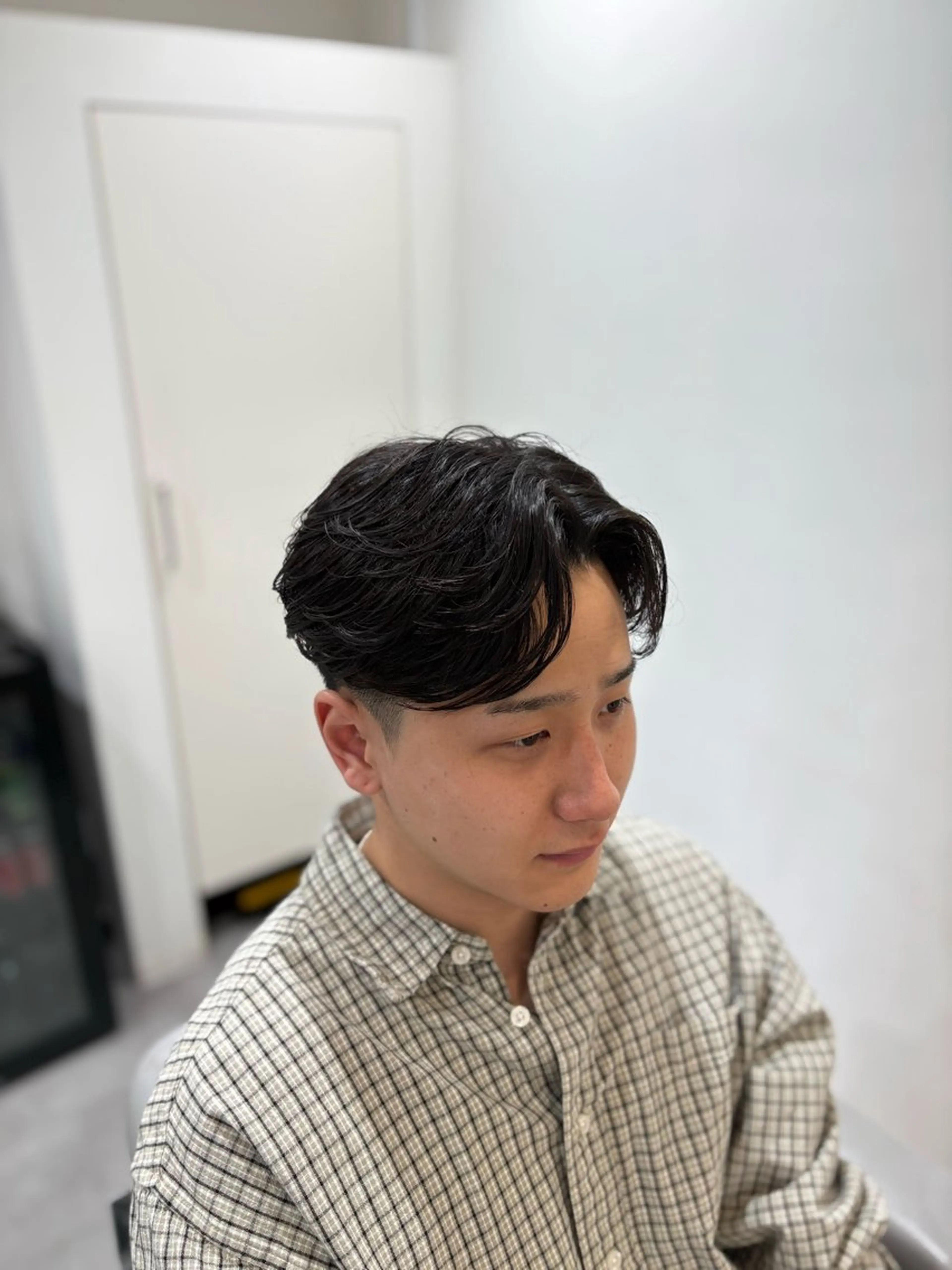 ショート パーマ メンズ フェザーパーマ メンズパーマ カット パーマ 深澤 知樹のヘアスタイル