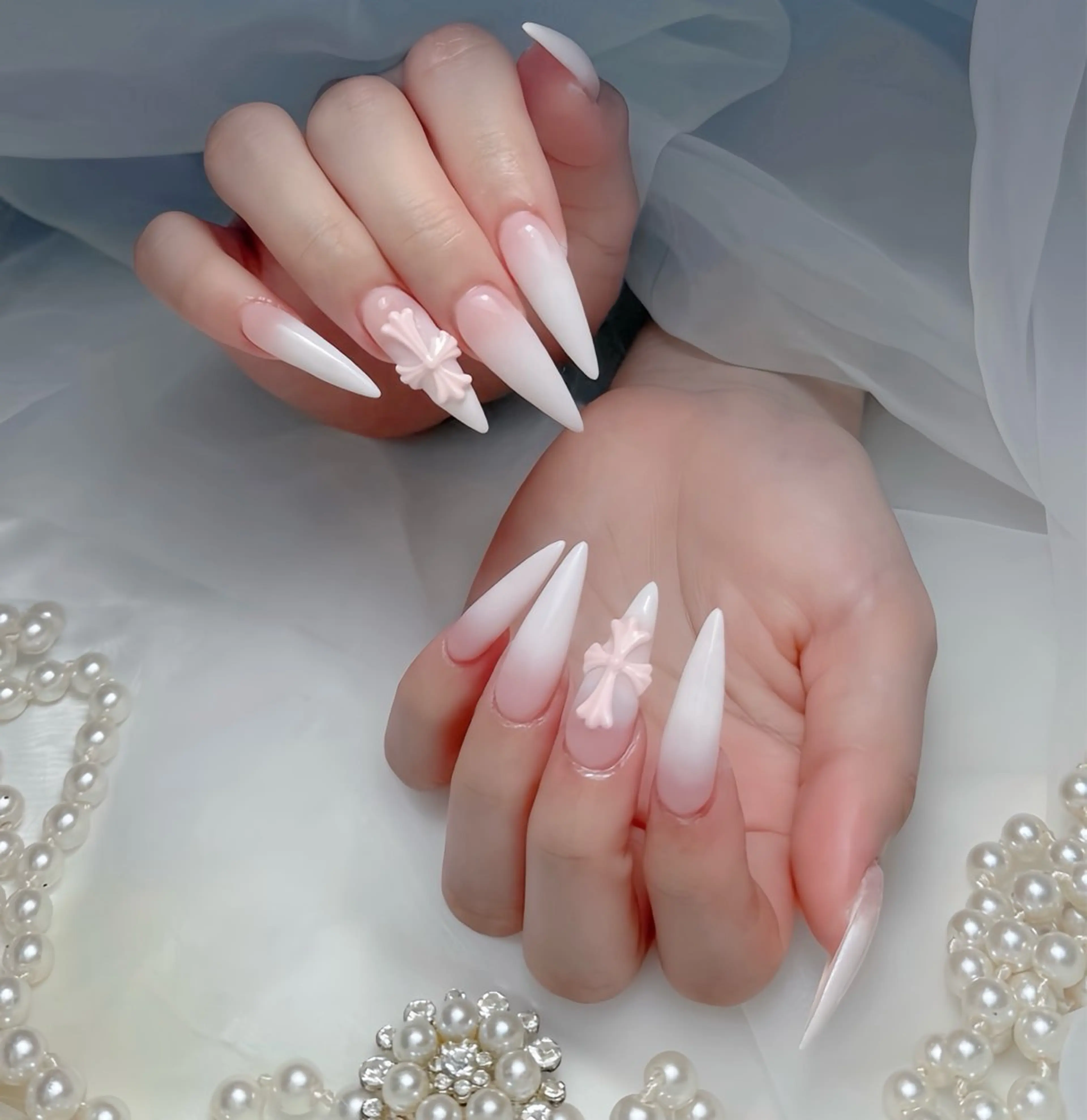 ネイル オーロラネイル チークネイル 桜ネイル クリアネイル ドット ハンドネイル Rin Nail Shinokuboのネイルデザイン