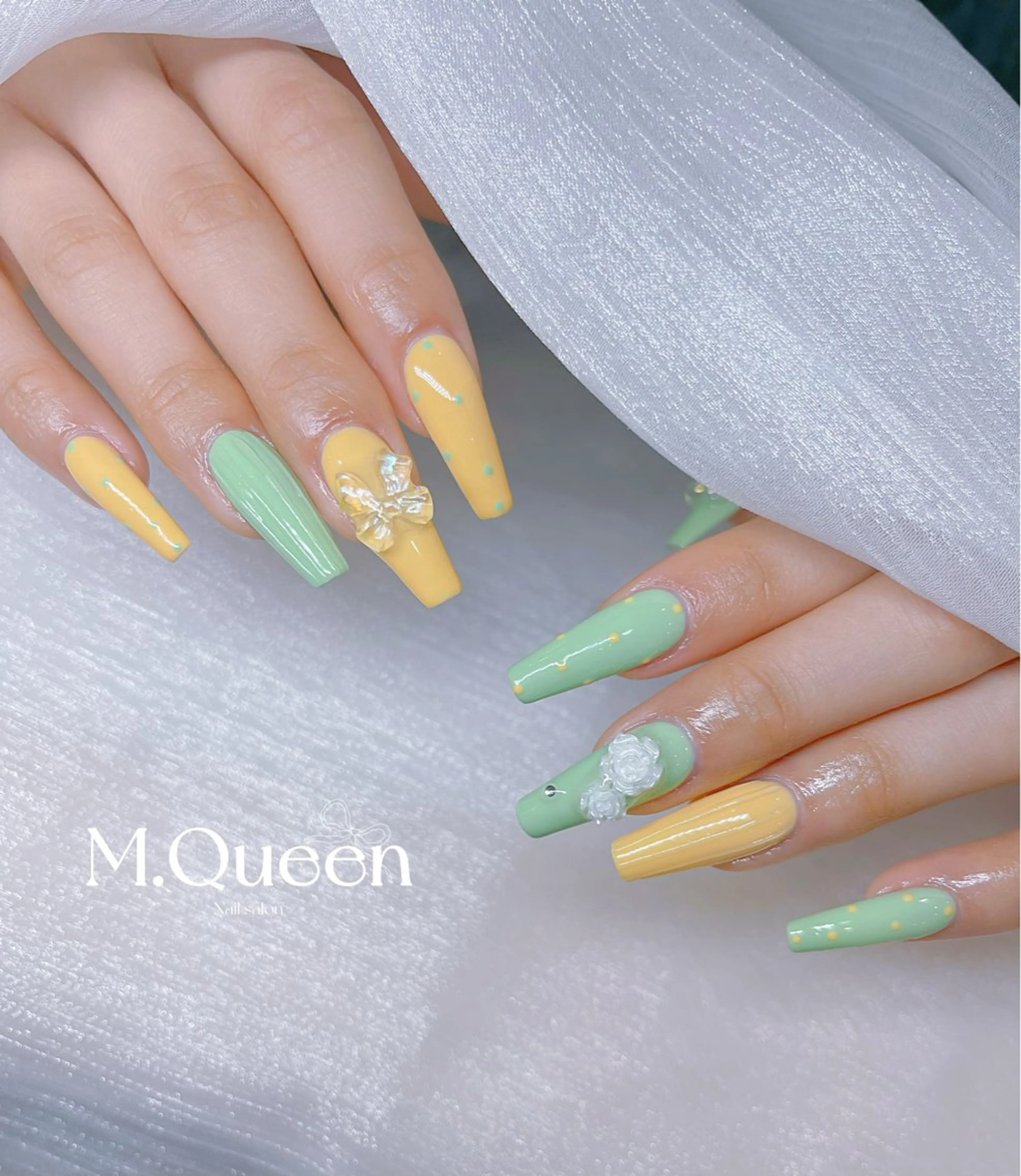 ネイル MQueen ネイルサロンマルのネイルデザイン