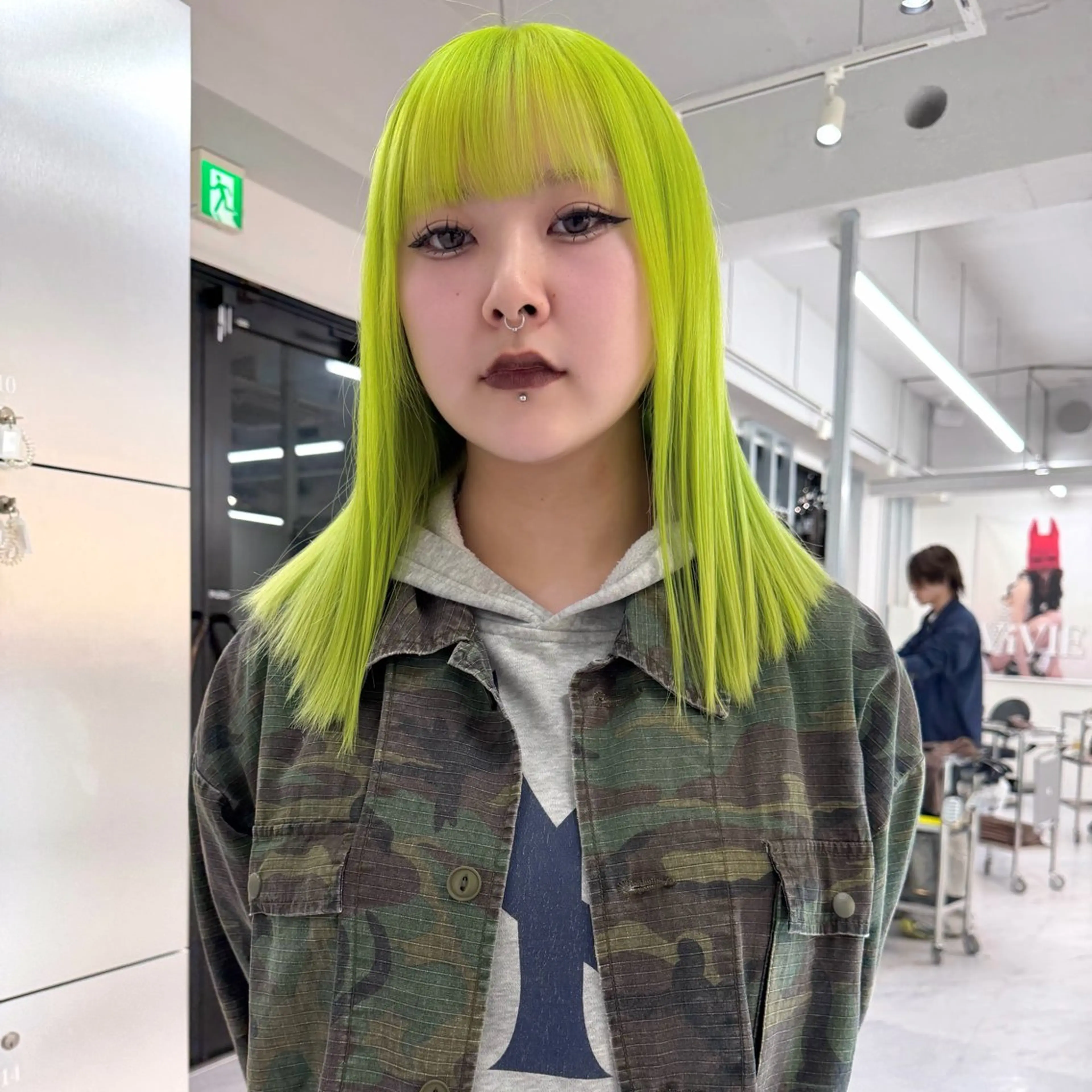 セミロング カラー ベージュカラー ブリーチ ケアブリーチ デザインカラー ダブルカラー ヘアカラー トリートメント TATSUブリーチ/ ミルクティーベージュのヘアスタイル
