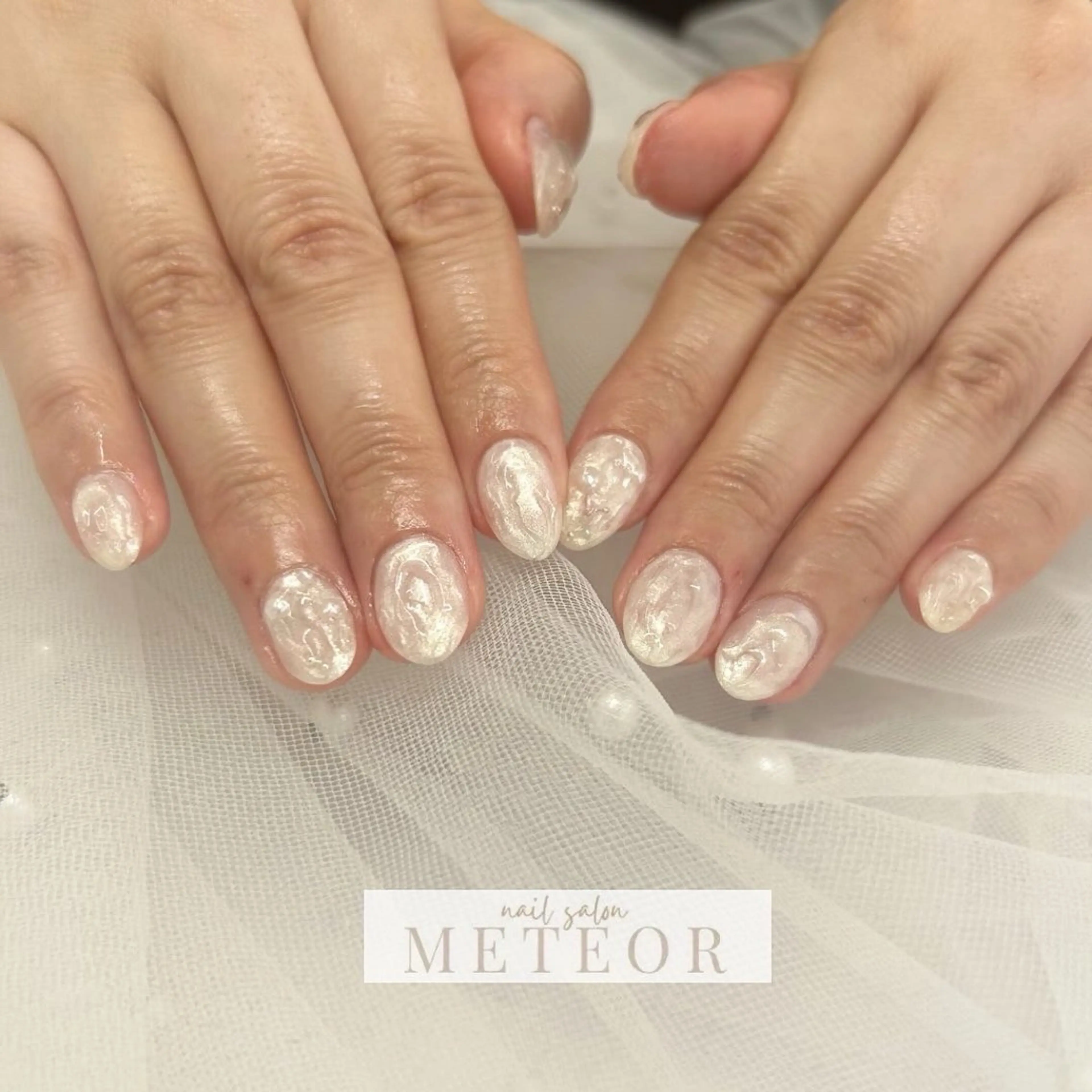 ネイル ミラーネイル ニュアンスネイル 春ネイル 夏ネイル ホワイト ハンドネイル nailsalon meteor所属・METEOR💫 staffのネイルデザイン