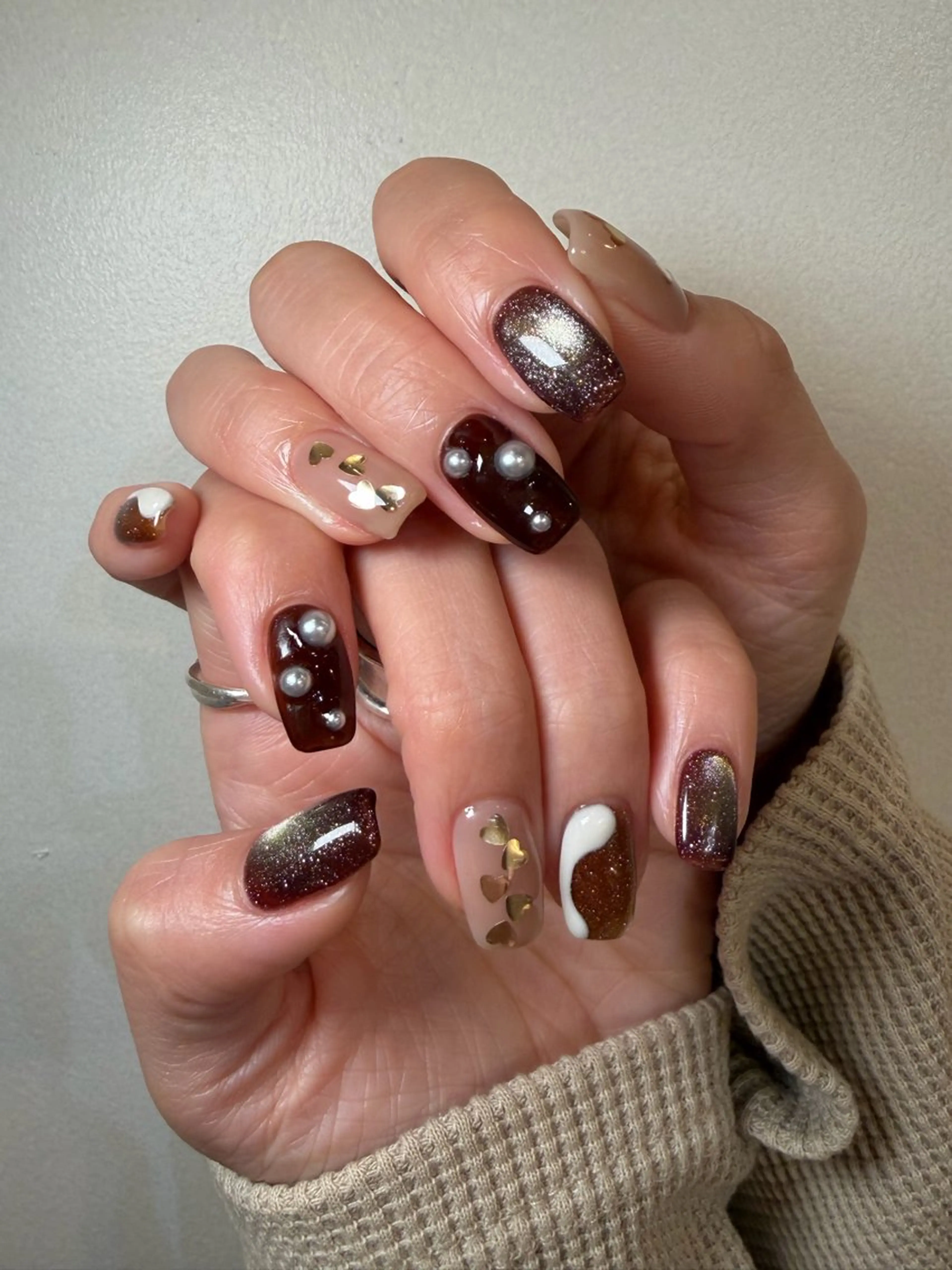ネイル ブラウン キラキラネイル マグネットネイル ハンドネイル 🌼大西洋子 laughl🌼のネイルデザイン