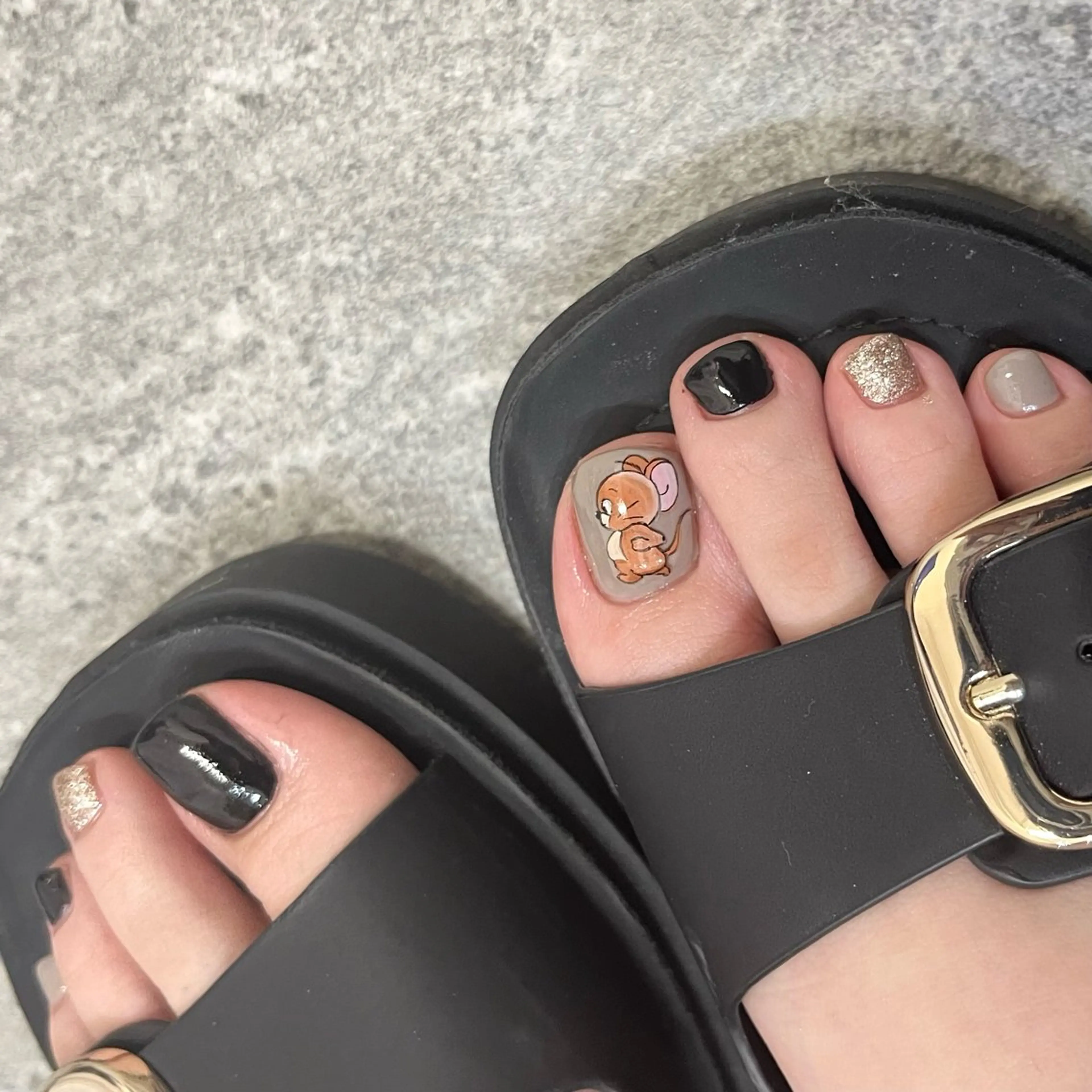 ネイル フットネイル LovesLaughs下上津役店所属・くろせ れいのネイルデザイン