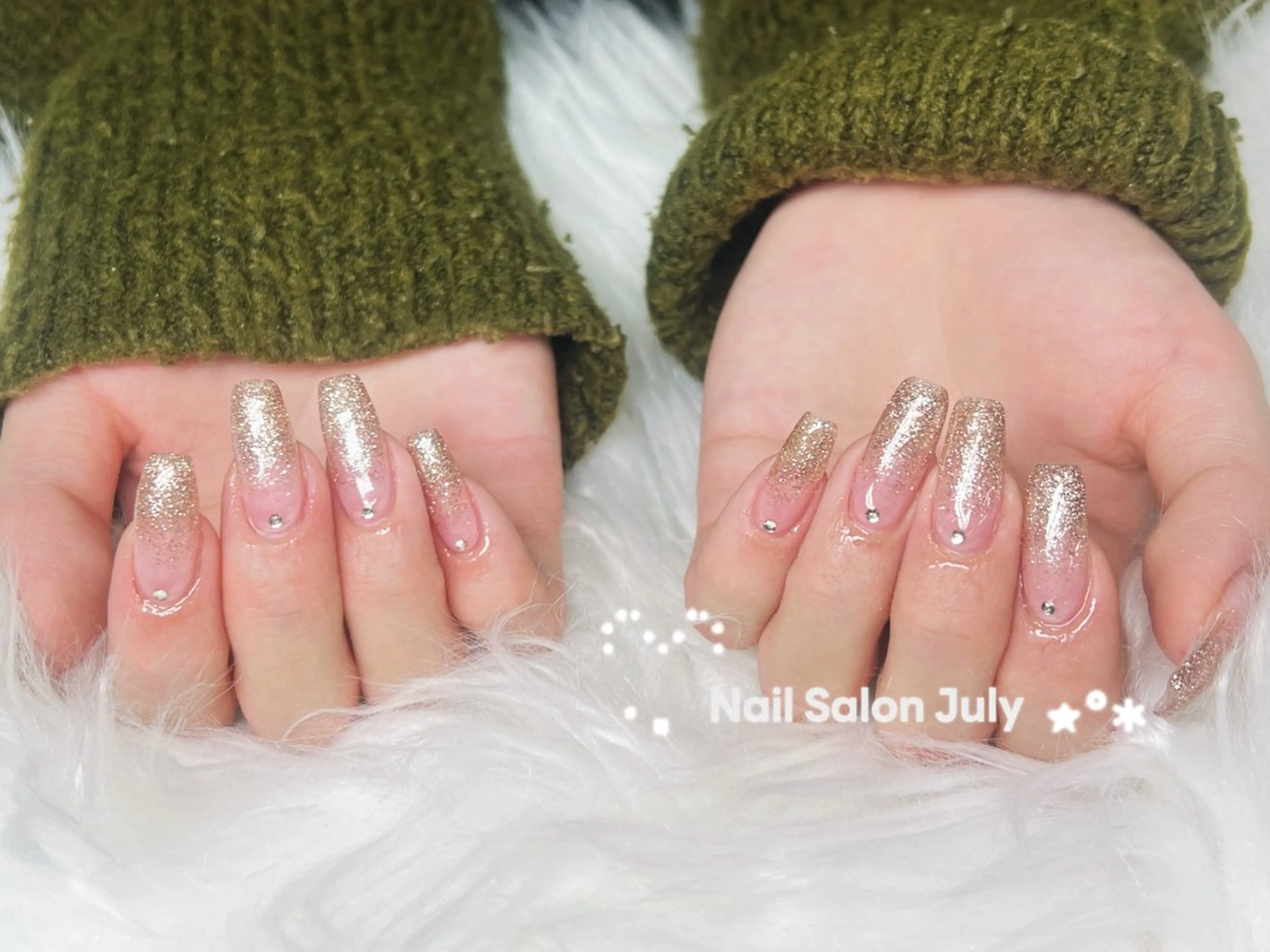 ネイル アートネイル オーロラネイル ジェルネイル ガーリー キラキラネイル ハンドネイル July Salonのネイルデザイン