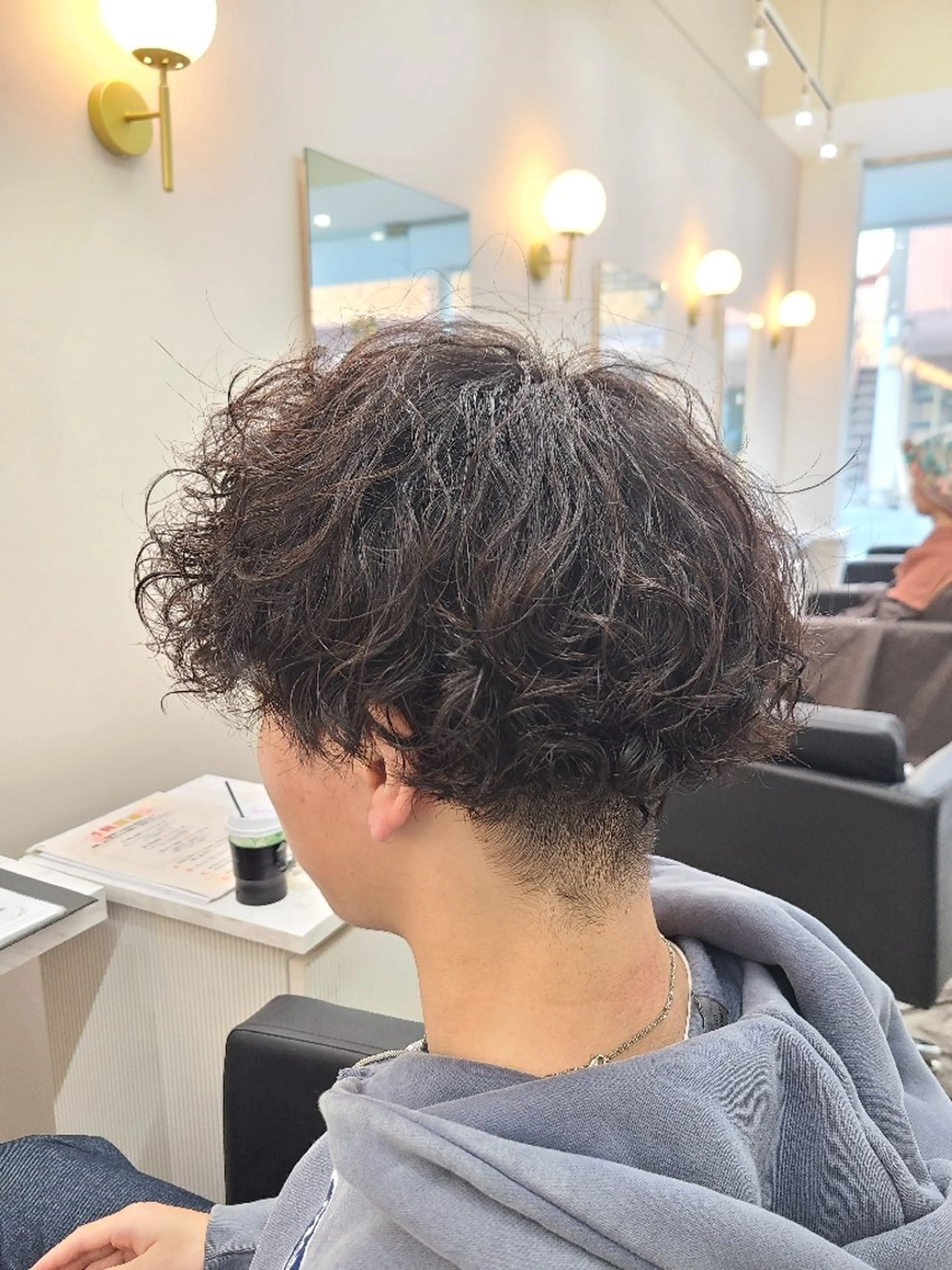 ショート パーマ メンズ メンズパーマ プードルパーマ プードルパーマ カット パーマ 桐島 令奈のヘアスタイル