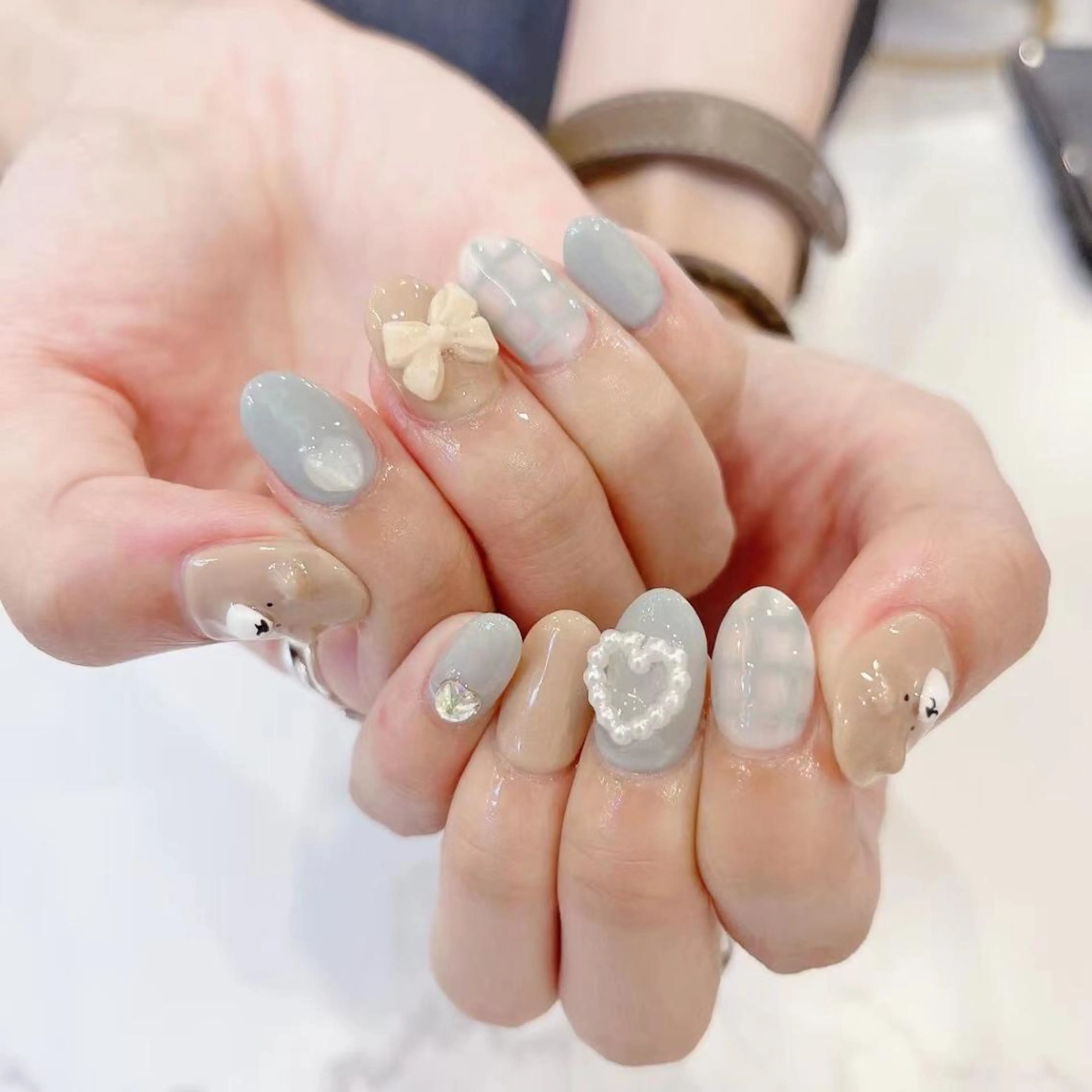 ネイル ハンドネイル MoonNail ユリ🌸のネイルデザイン