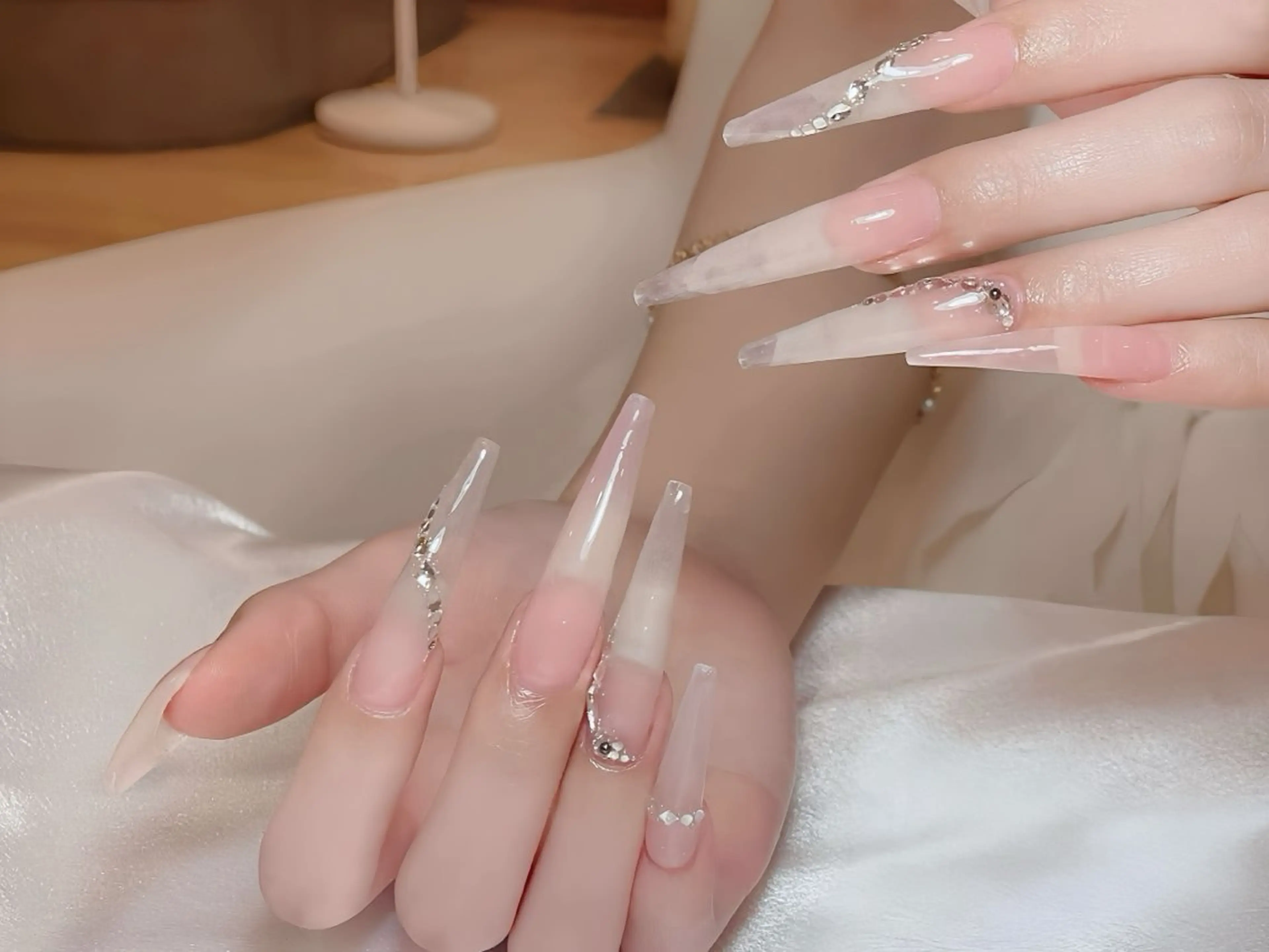 ネイル アニマル柄 ボルドー ブラウン チークネイル フレンチネイル ハンドネイル Rin Nail 新大久保店のネイルデザイン