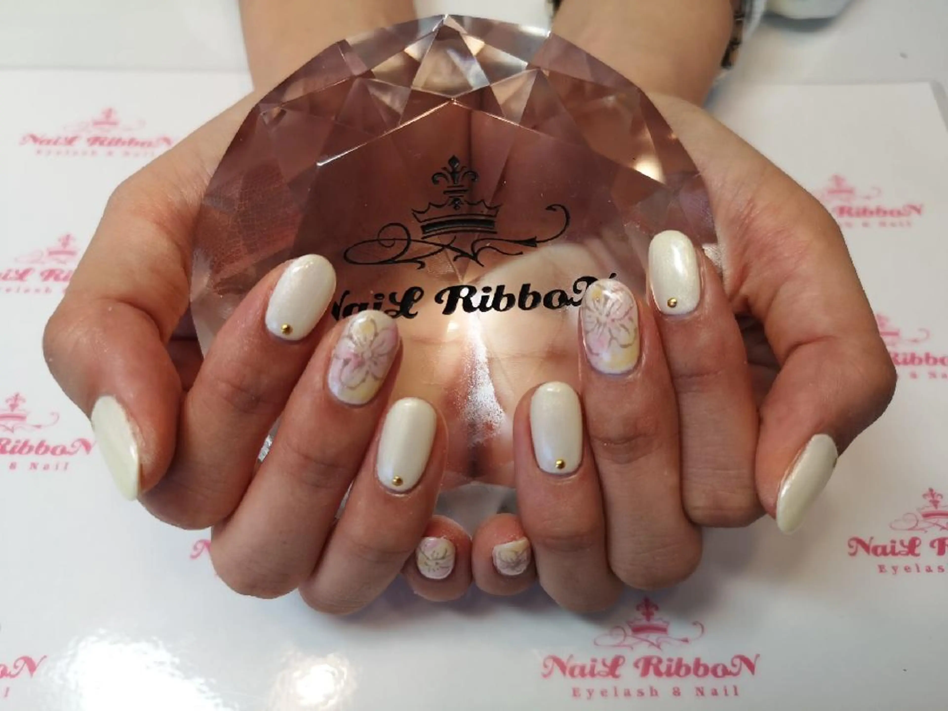 ネイル ネイルリボン 受付スタッフのネイルデザイン