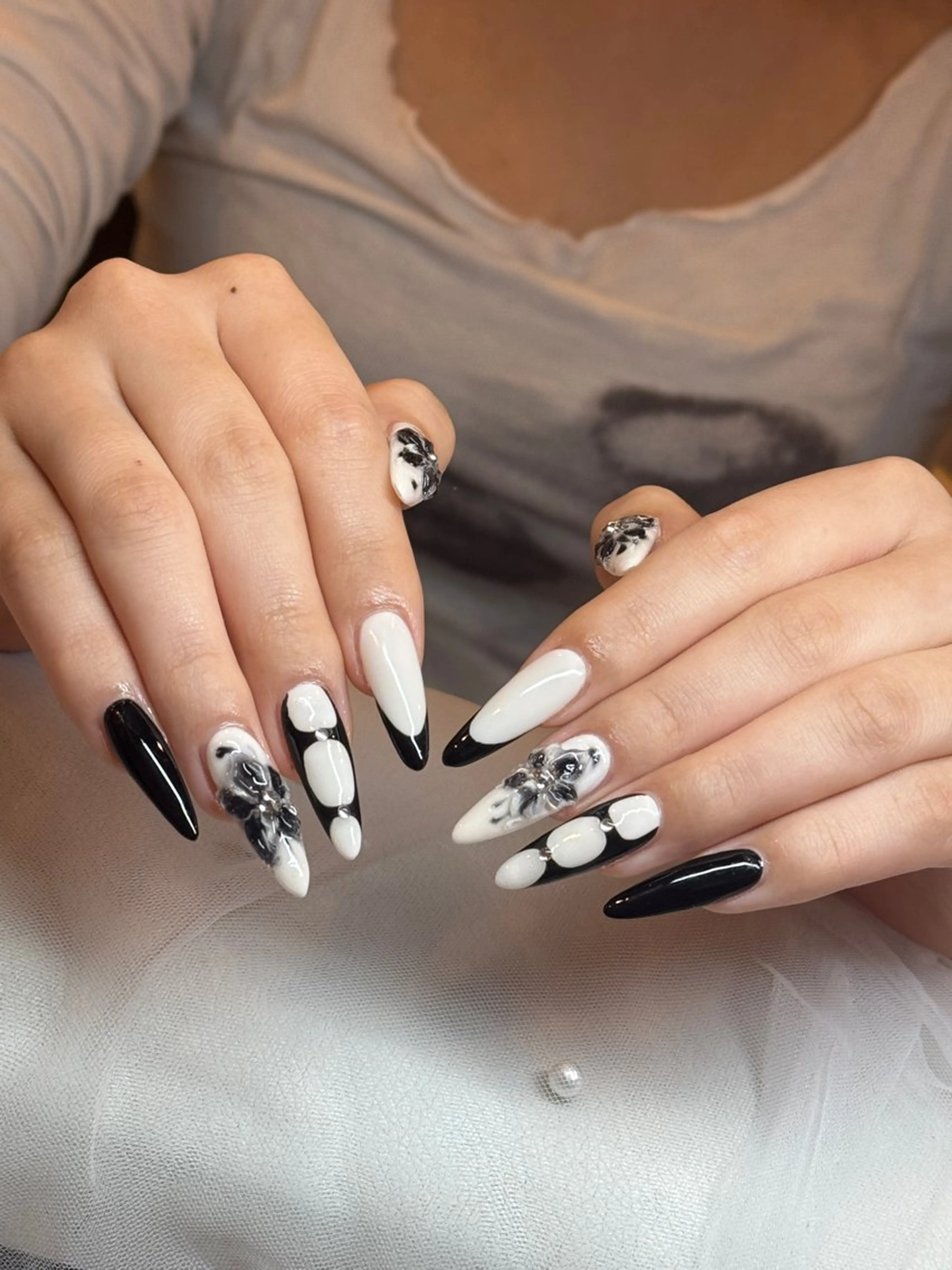 ネイル ボルドー ブラウン チークネイル ドット フットネイル ハンドネイル CHERRYネイルサロン所属・チェリネイルサロン 霞ヶ関のネイルデザイン