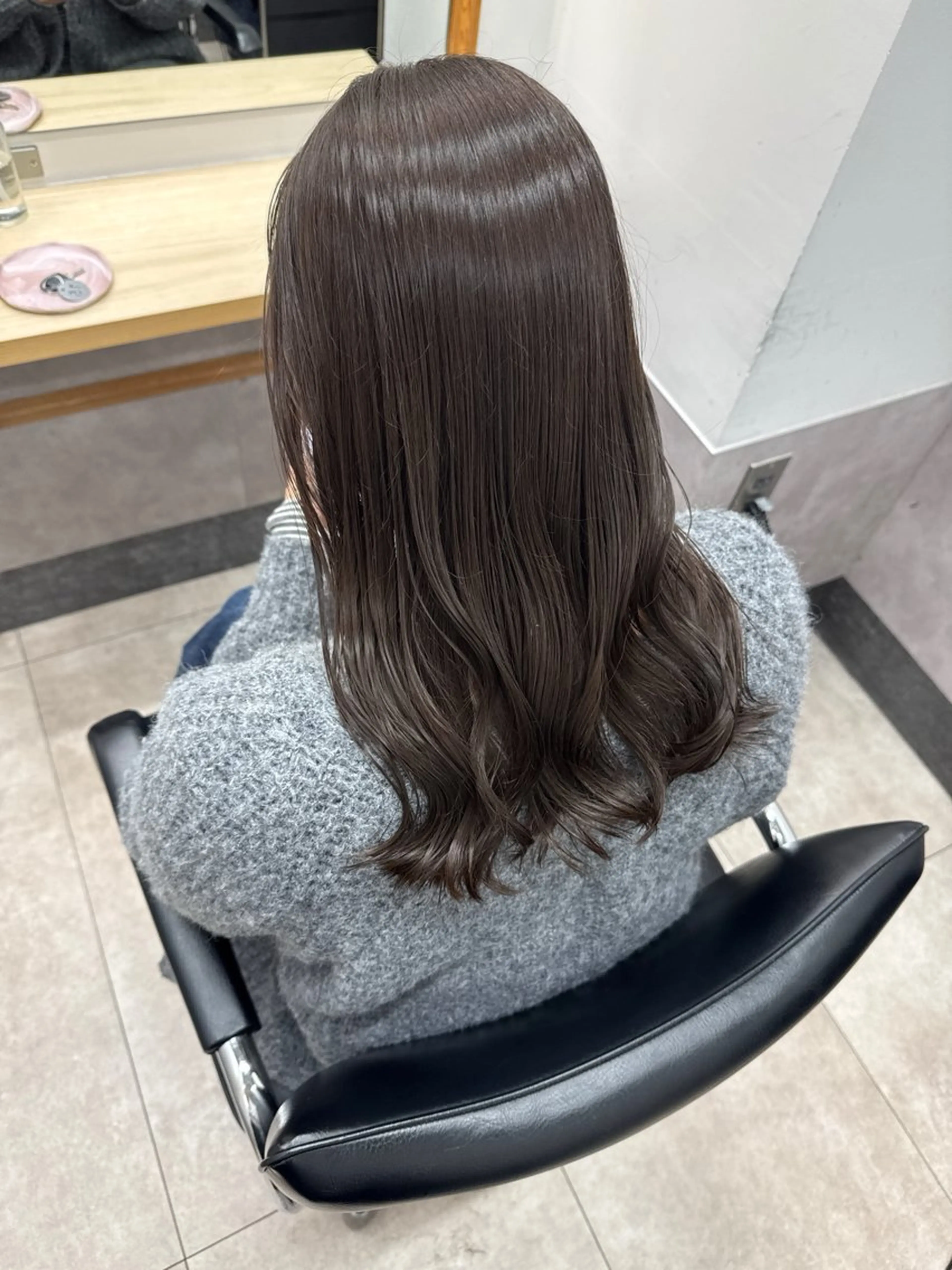 セミロング カット ヘアカラー トリートメント 三輪 恭平のヘアスタイル