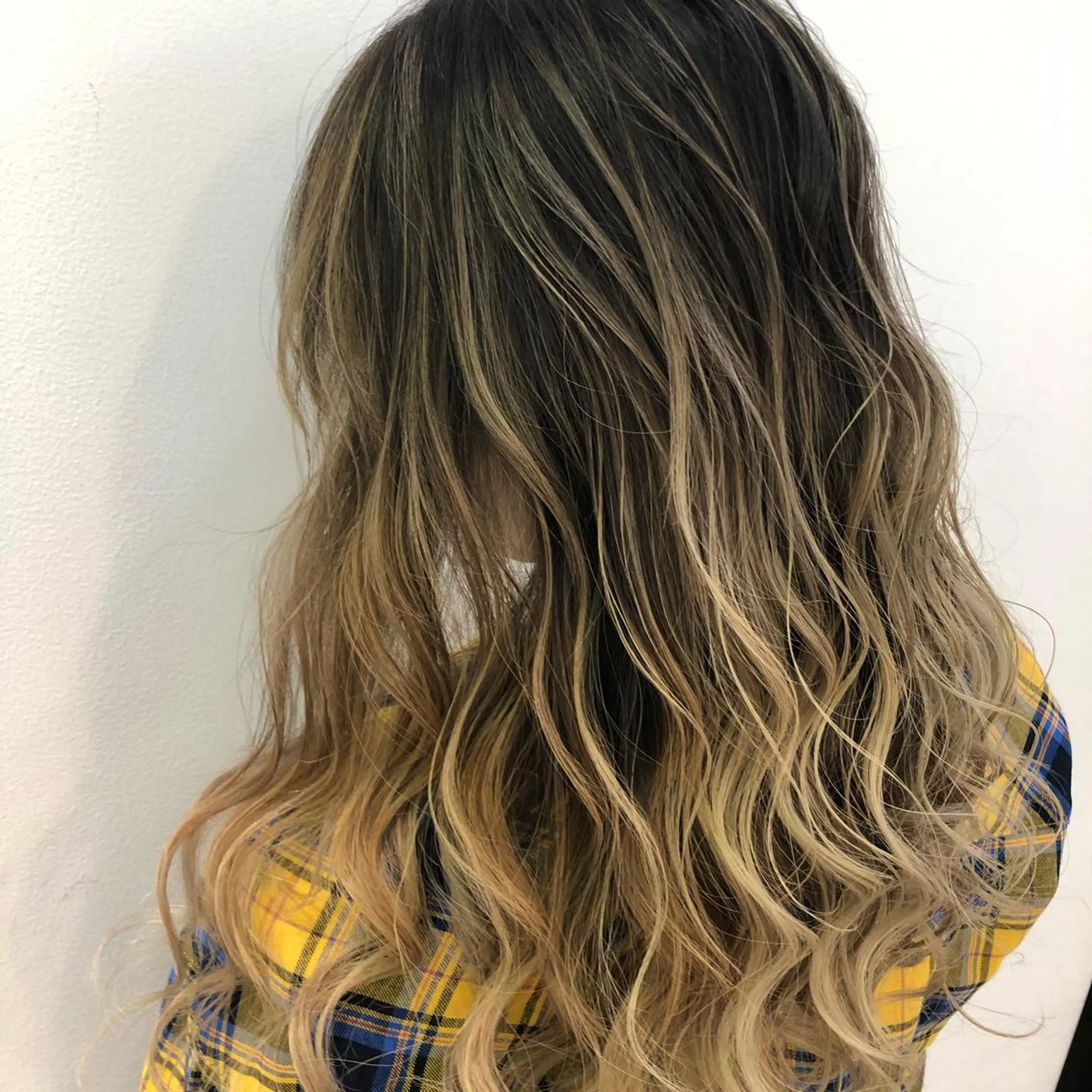 ロング カラー 渡邊 唯のヘアスタイル