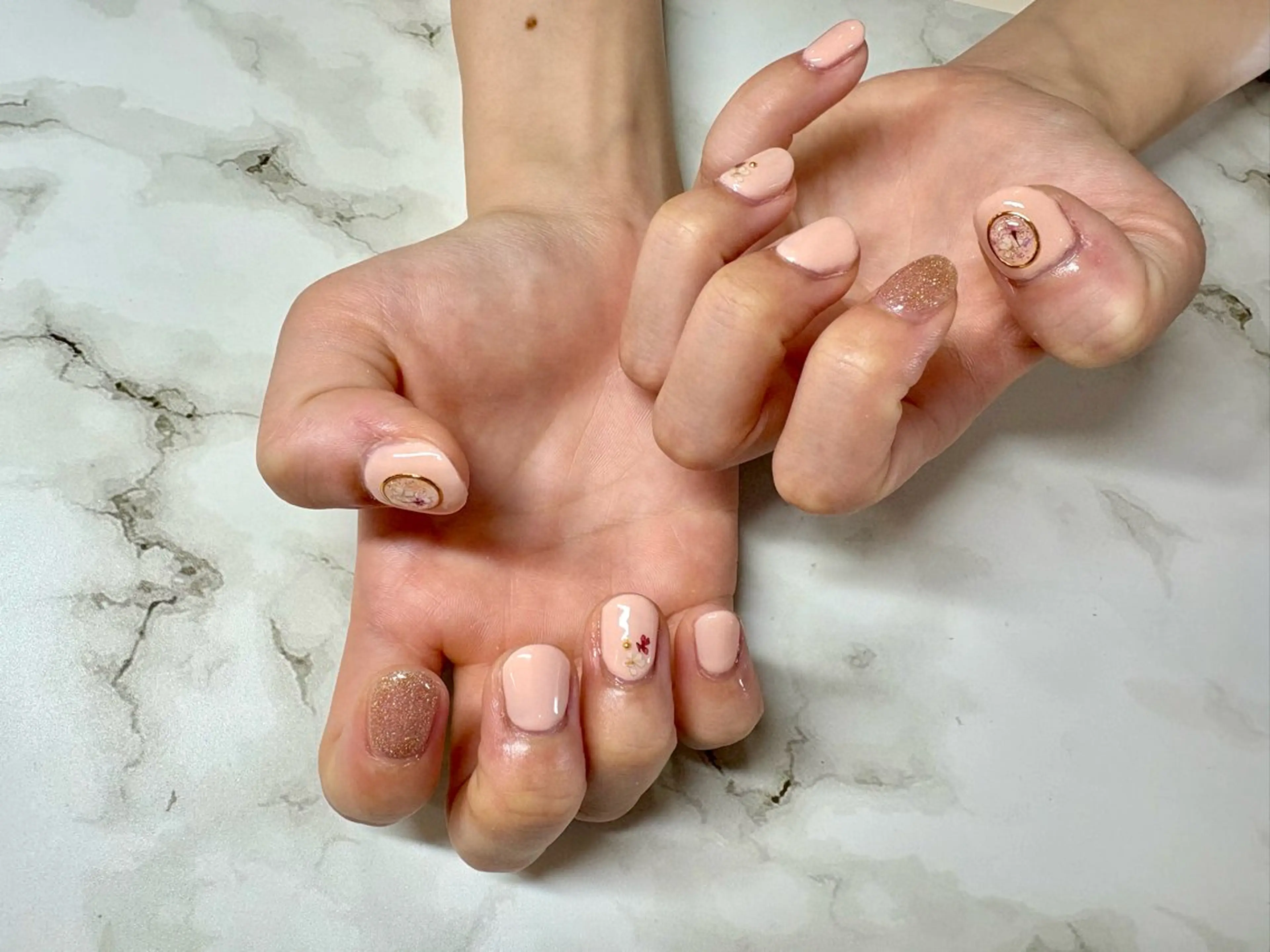 ネイル 浅野 綾のネイルデザイン