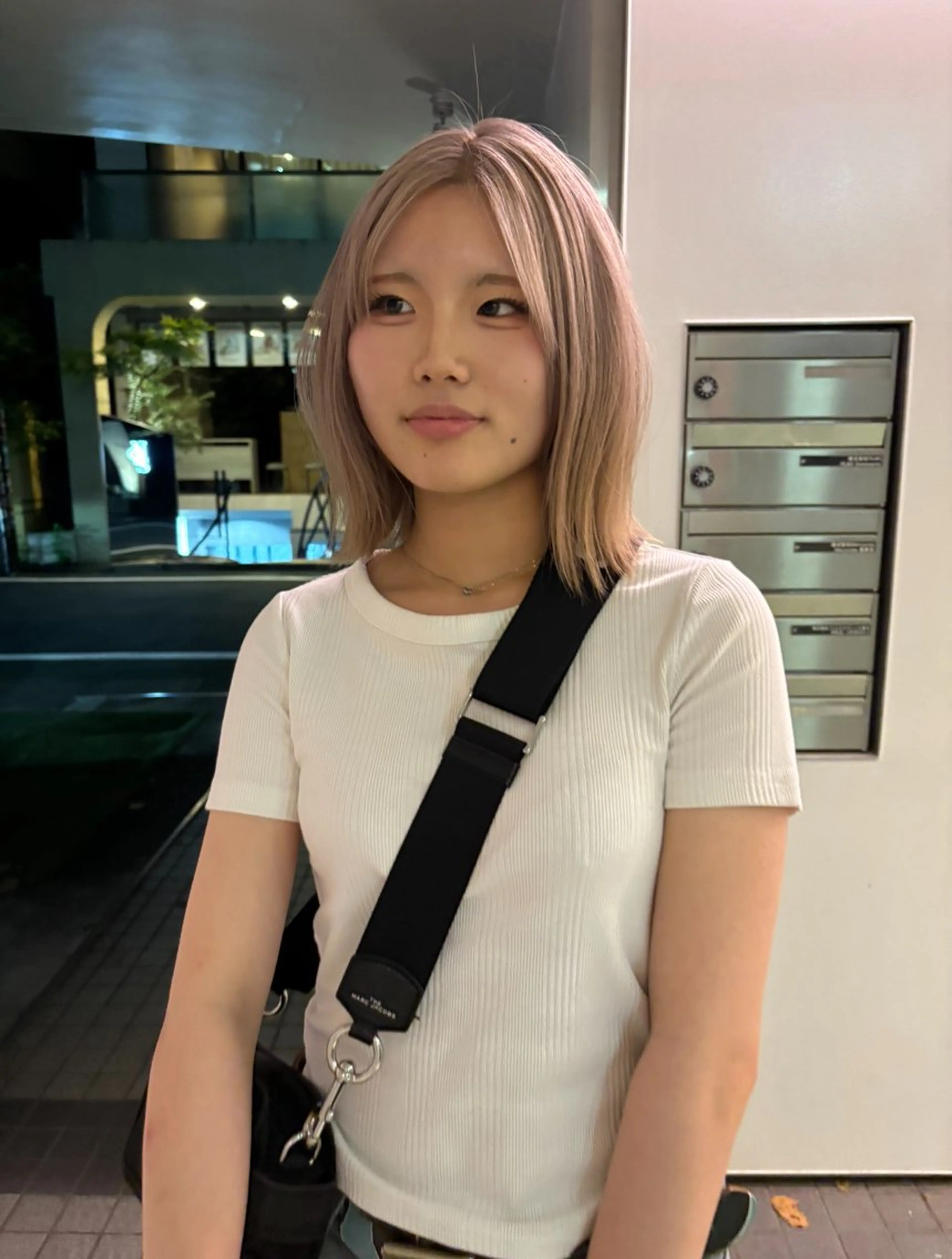 ミディアム ボブ Qin share salon 原宿店所属・🫧艶ハイトーン 特化🫧ライヤのヘアスタイル