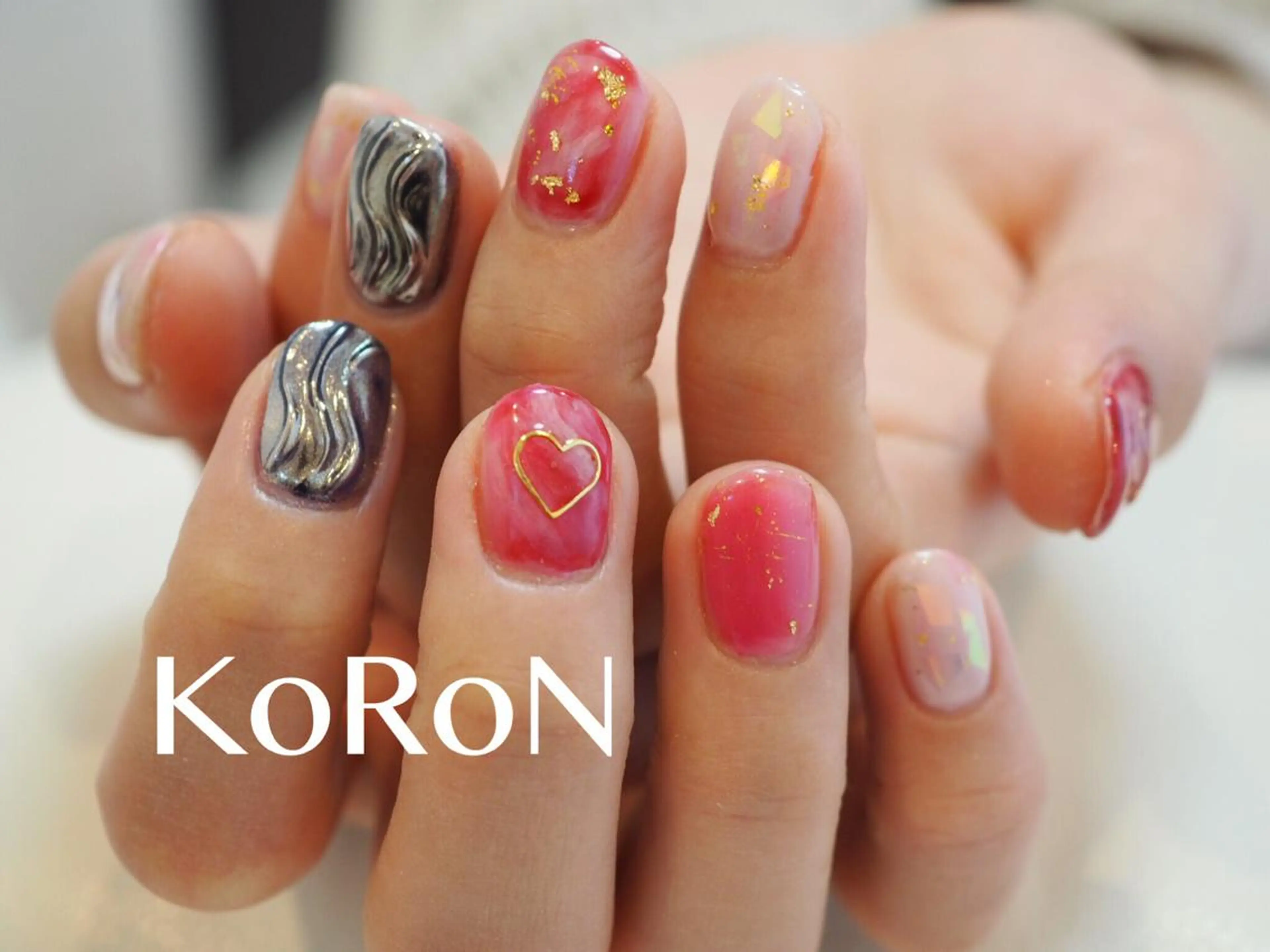 ネイル オーロラネイル ミラーネイル ニュアンスネイル ピンク 赤色 ハンドネイル 自宅サロン鎌倉 KORONのネイルデザイン