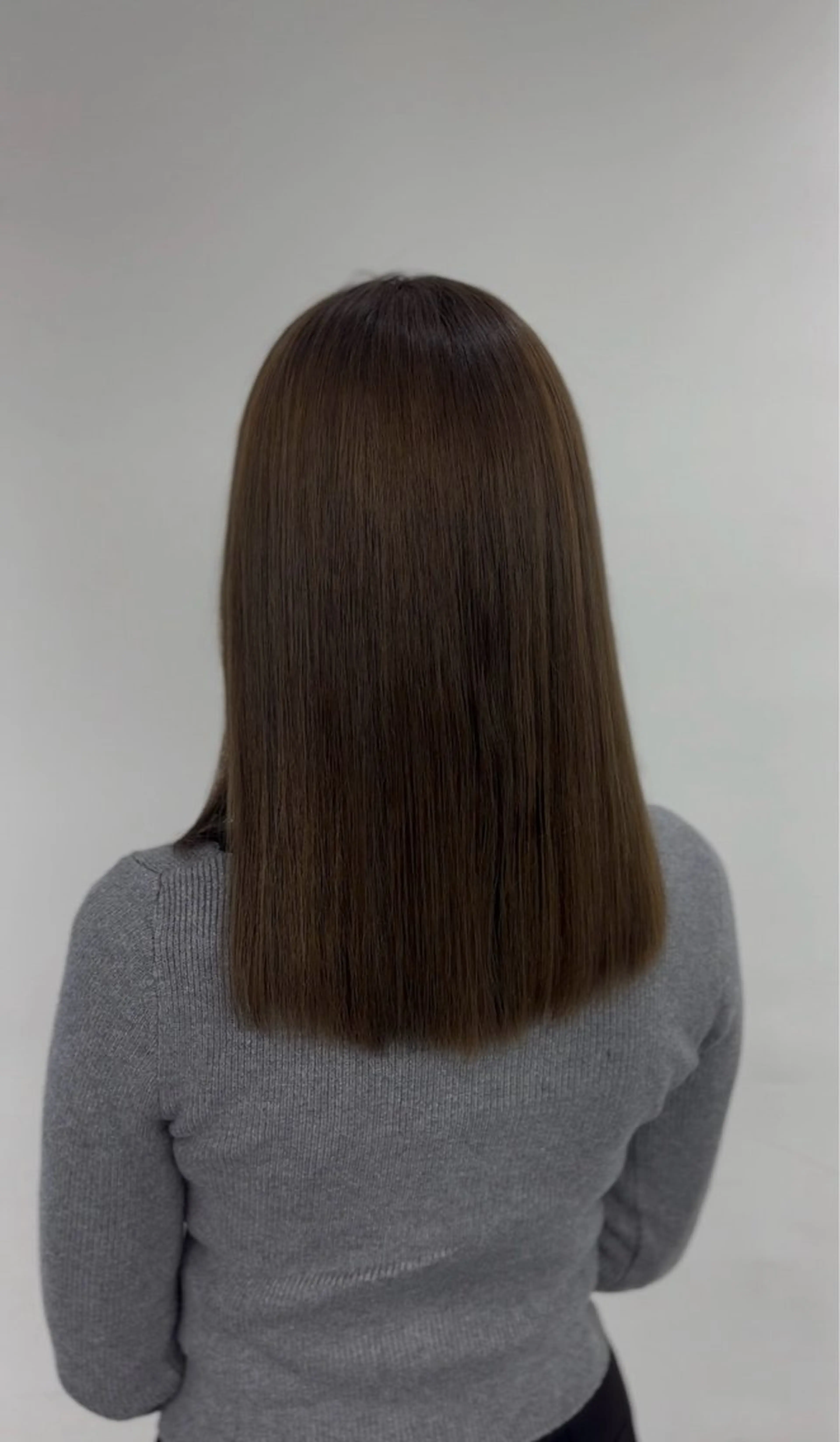 ミディアム カラー ブリーチ グレージュ 縮毛矯正 ヘアカラー ねね🦖 /ブリーチカラーのヘアスタイル