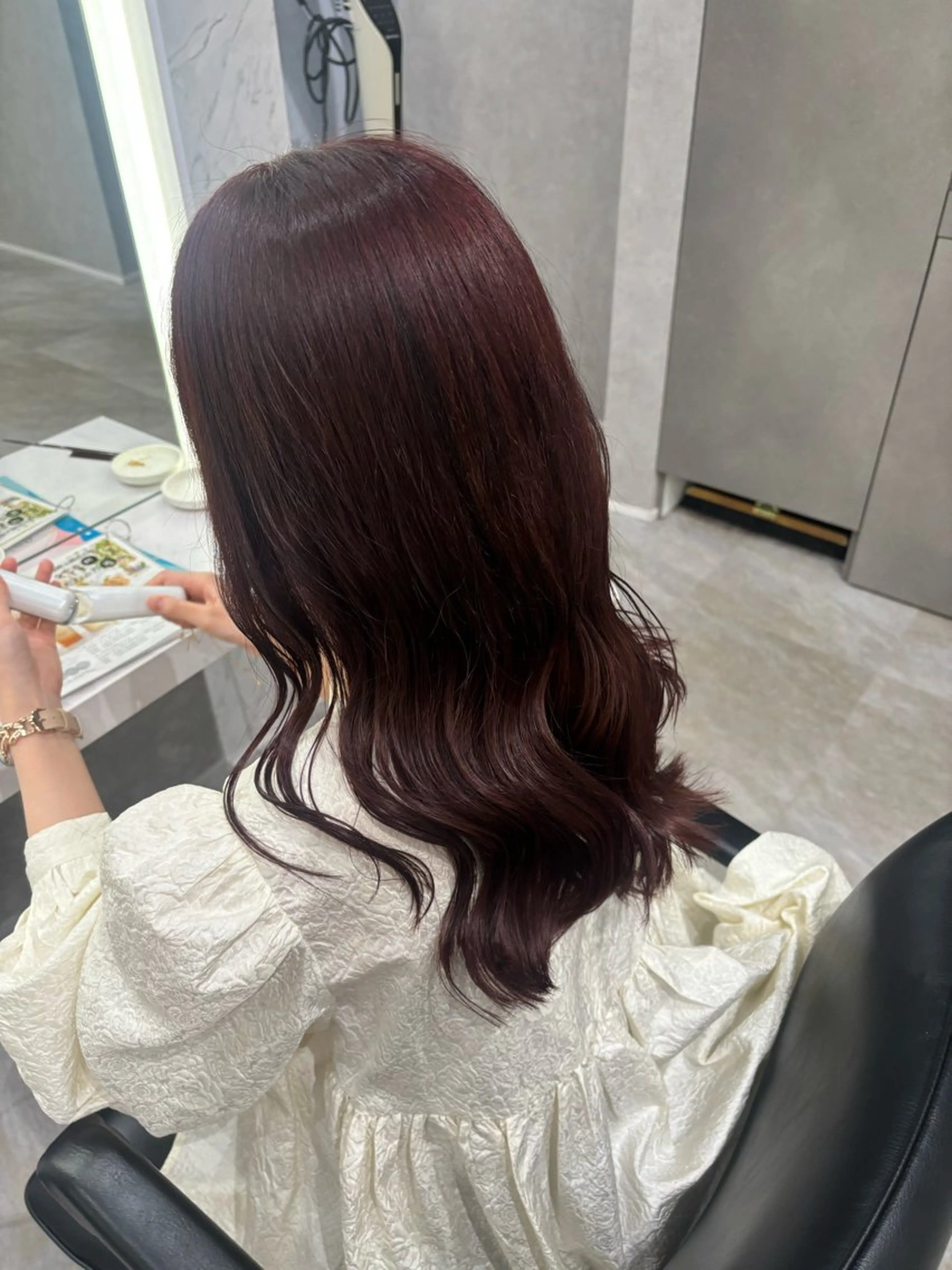 セミロング カラー カシス ピンクカラー ヘアカラー 武富 果音のヘアスタイル