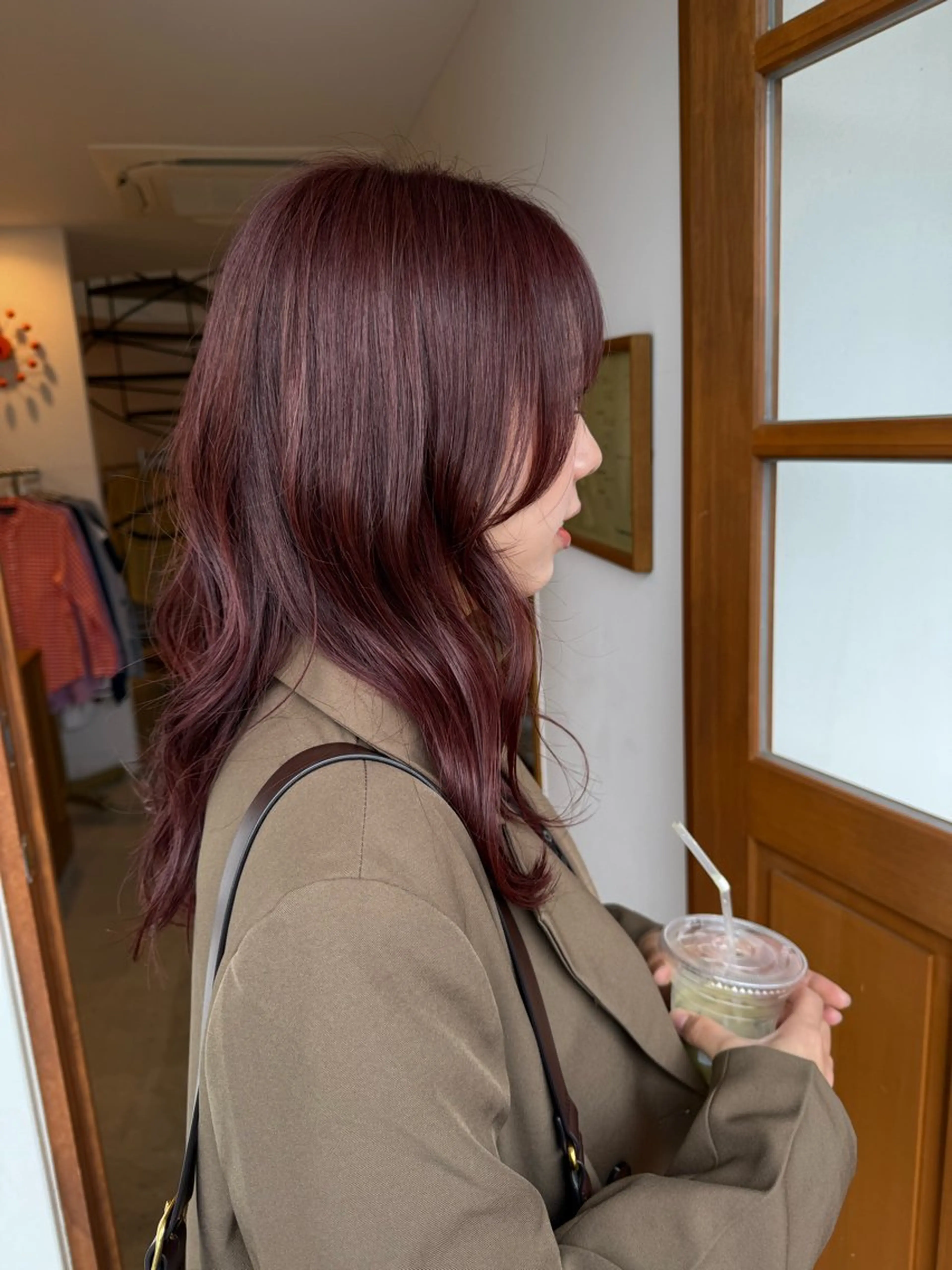 セミロング カラー レッドカラー 中村 日伊菜のヘアスタイル