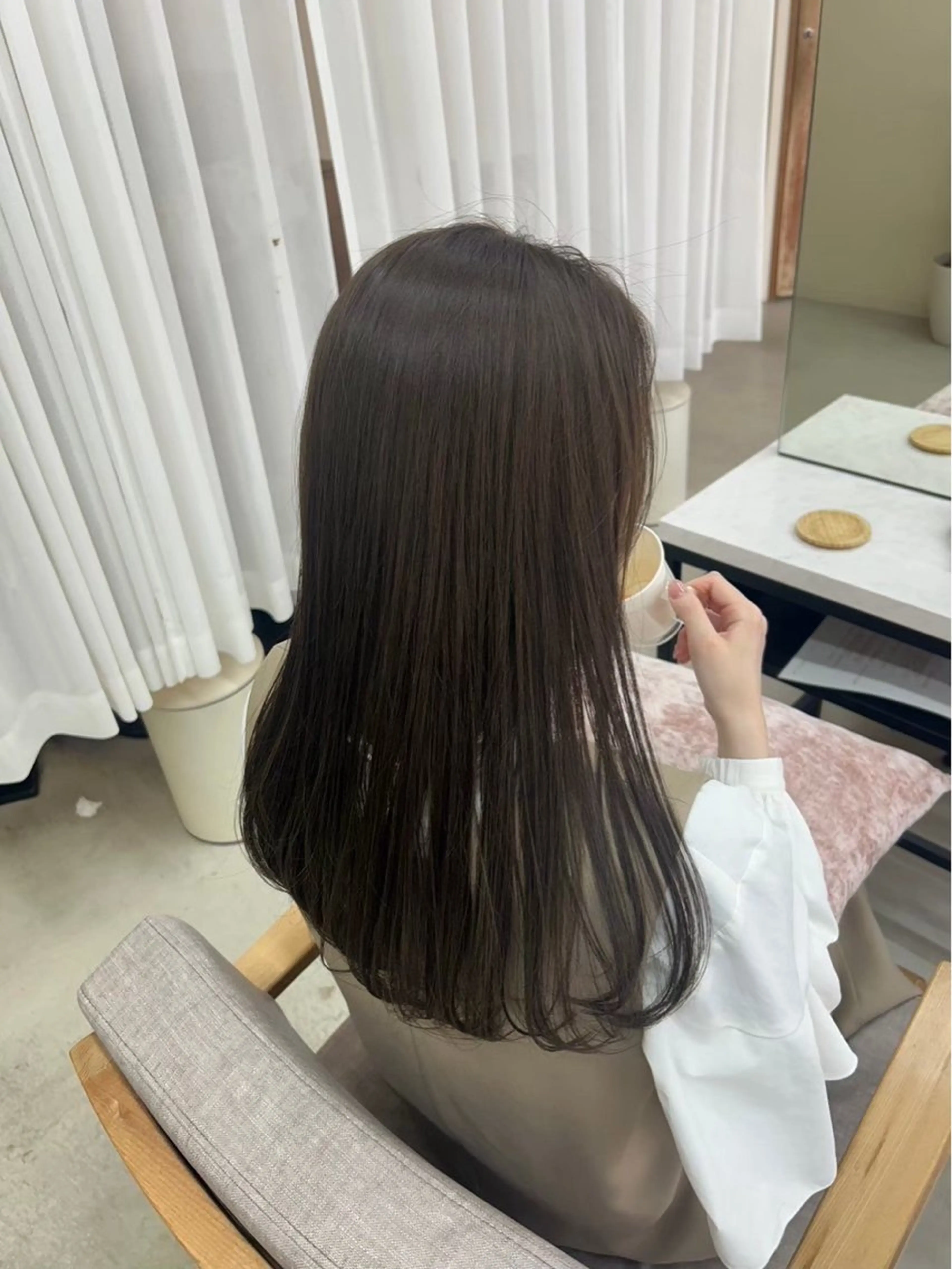 ロング カラー ブリーチ ブラウンカラー 透明感カラー ナチュラルブラウン ブリーチなしカラー 榊原 朋香のヘアスタイル