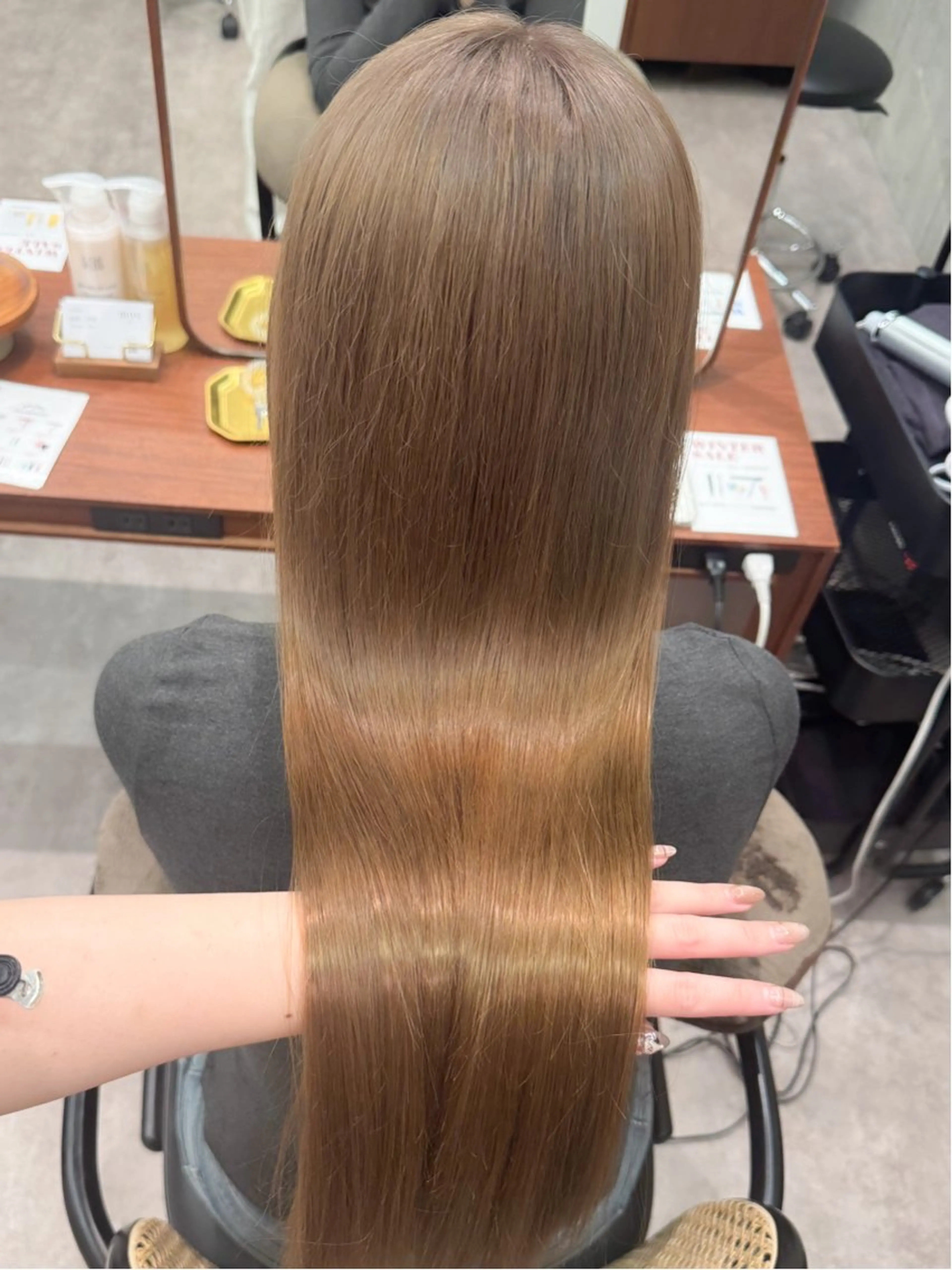 ロング カラー ヘアアレンジ ブリーチ ダブルカラー イヤリングカラー イルミナカラー ブリーチなしカラー カット ヘアカラー トリートメント 立川レイヤー 透明感カラーaoiのヘアスタイル