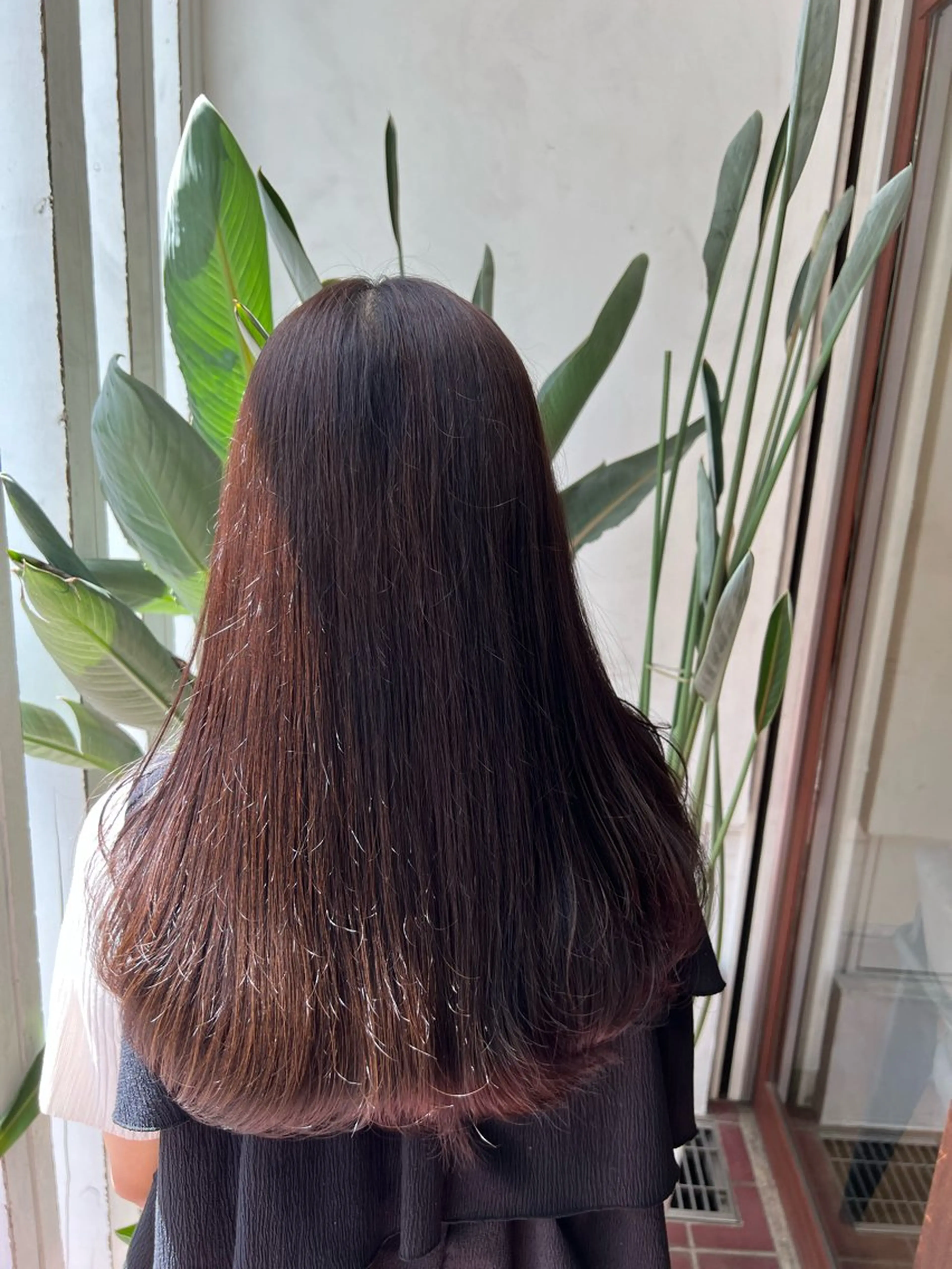 ロング カラー ブラウンカラー ダークブラウン レイヤーカット ロング トリートメント ブリーチカラー🦖 岡部木乃夏のヘアスタイル