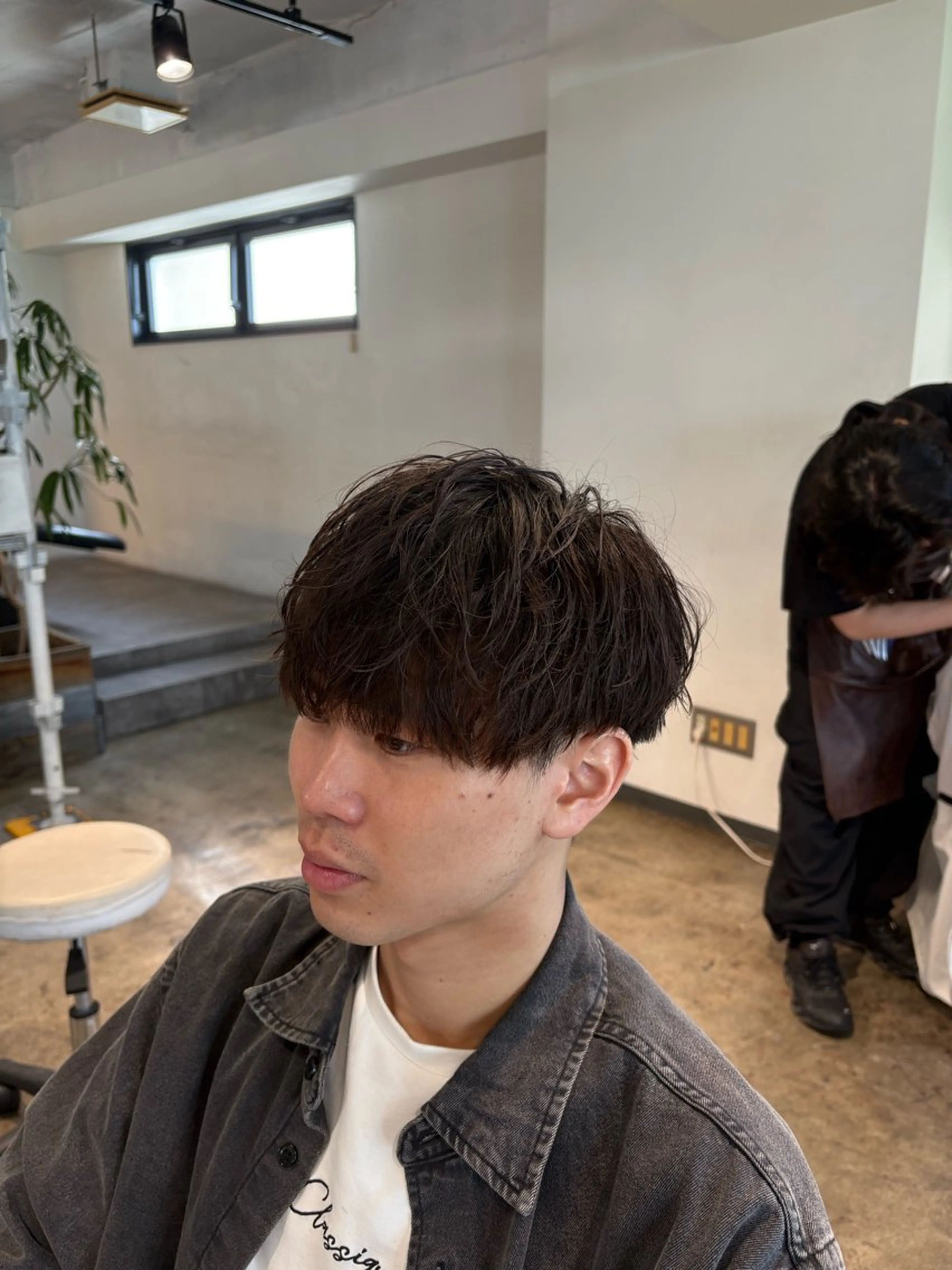 ショート パーマ メンズ センターパート ダウンパーマ フェザーパーマ カルマパーマ メンズ韓国風 カット パーマ become men's hair 名駅店所属・名駅/フェザーパーマ 韓国ヘア/森岡のヘアスタイル