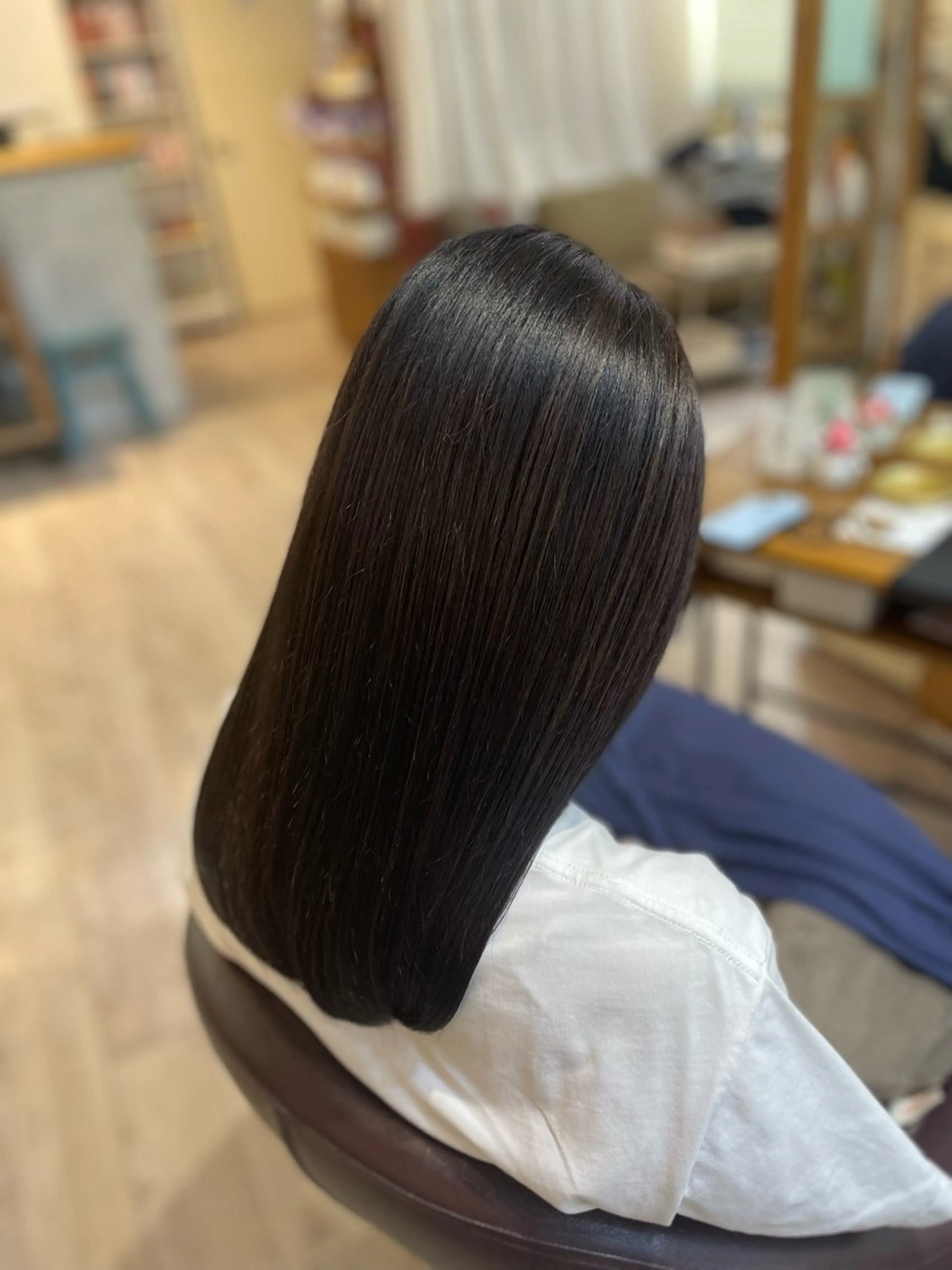 ミディアム 茅野 あゆ美のヘアスタイル