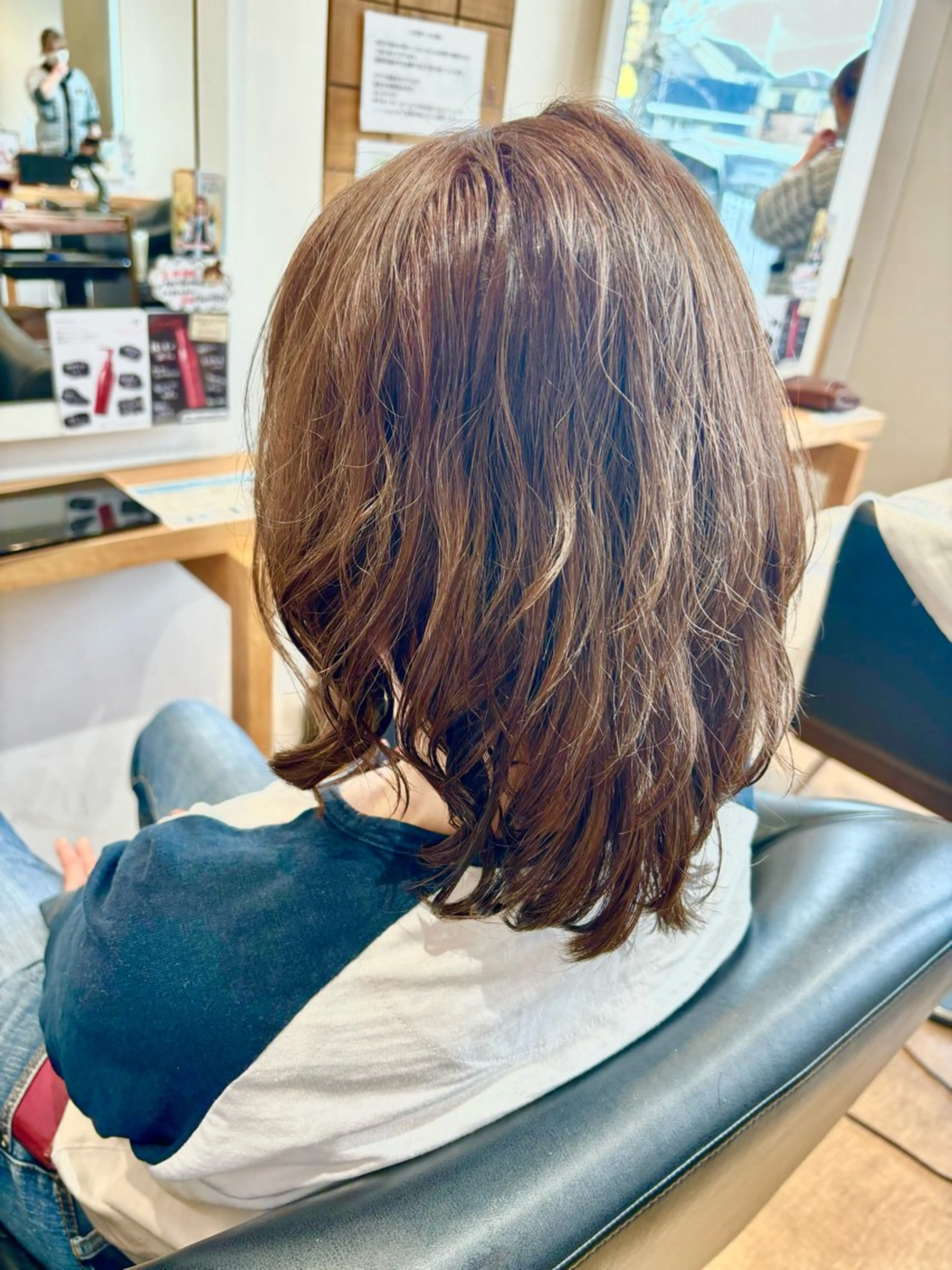 ミディアム カラー イヤリングカラー イルミナカラー ボブ レイヤーカット 縮毛矯正 comfy(コンフィー)所属・秋山知穂ショート/ 縮毛矯正はお任せ🧸のヘアスタイル