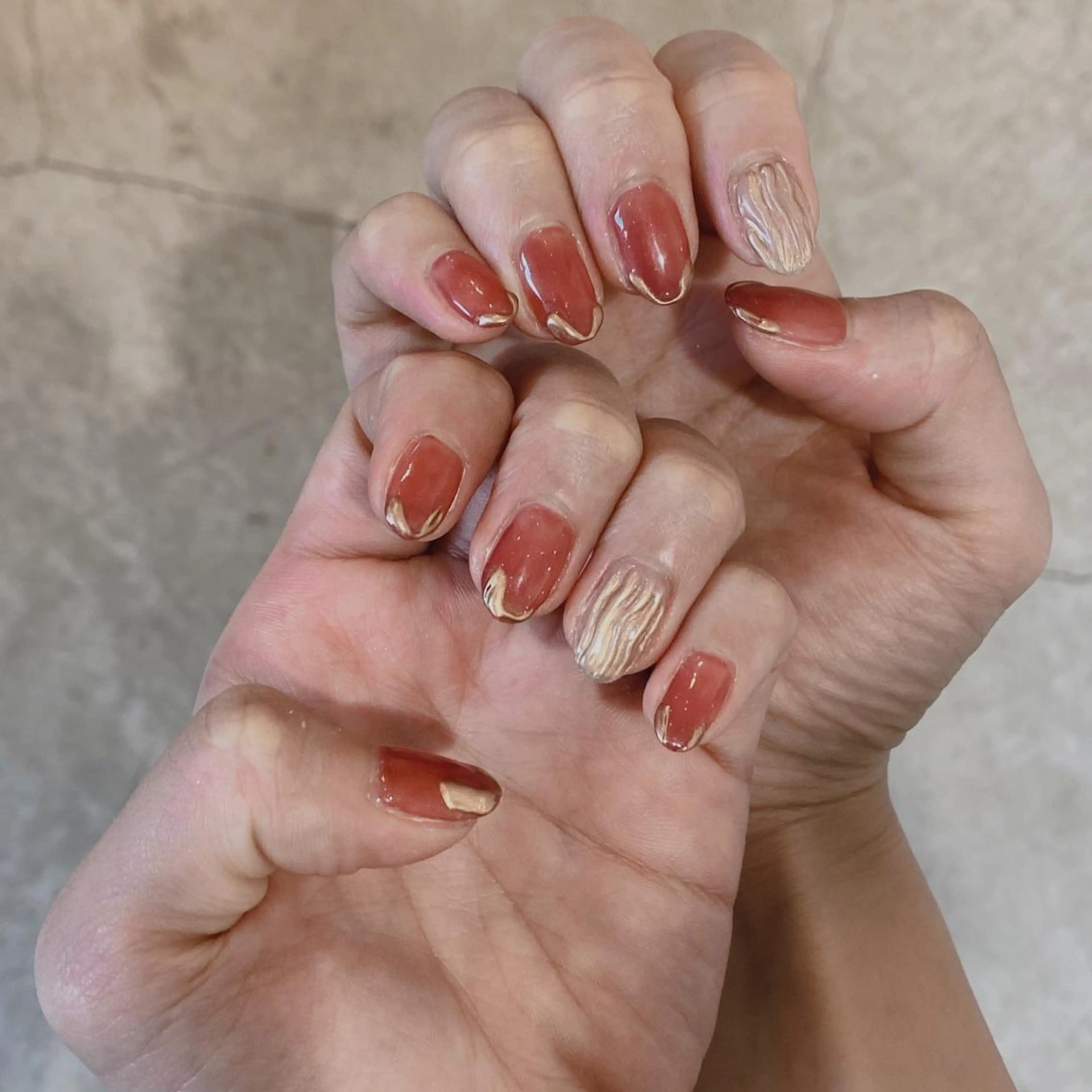 ネイル オオネザワ ユカのヘアスタイル