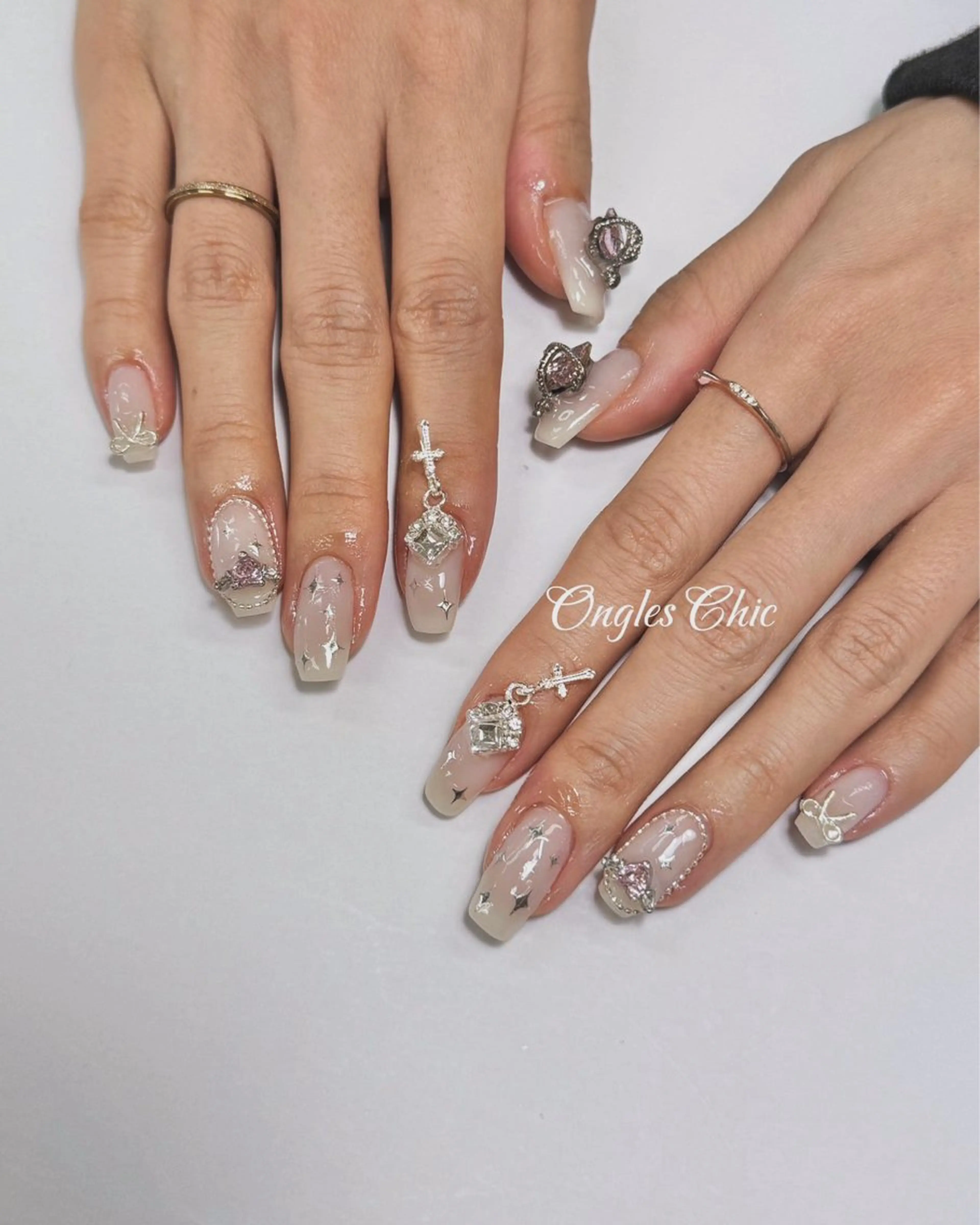 ネイル ハンドネイル ongles chicのネイルデザイン