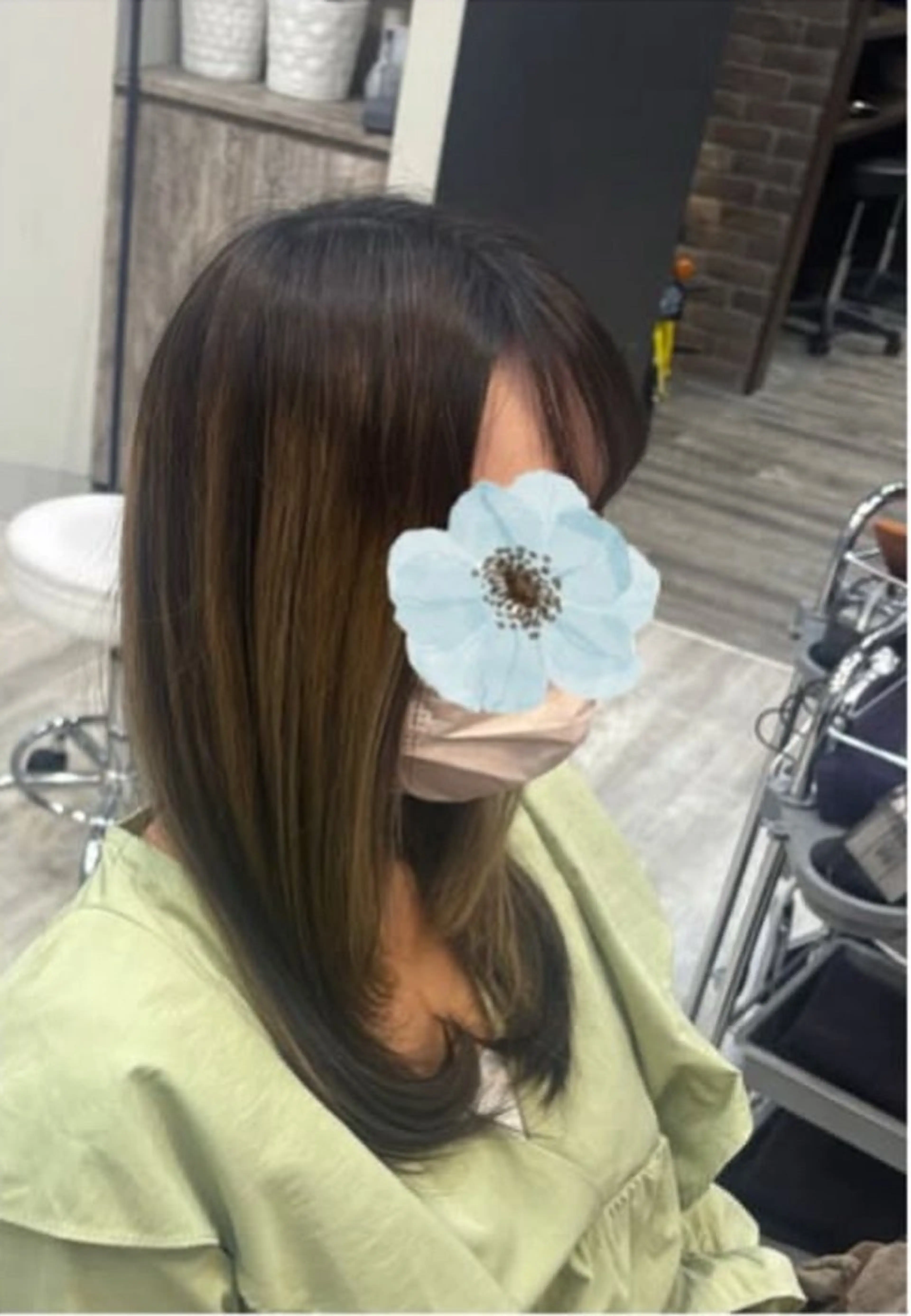 セミロング 加藤 優子のヘアスタイル