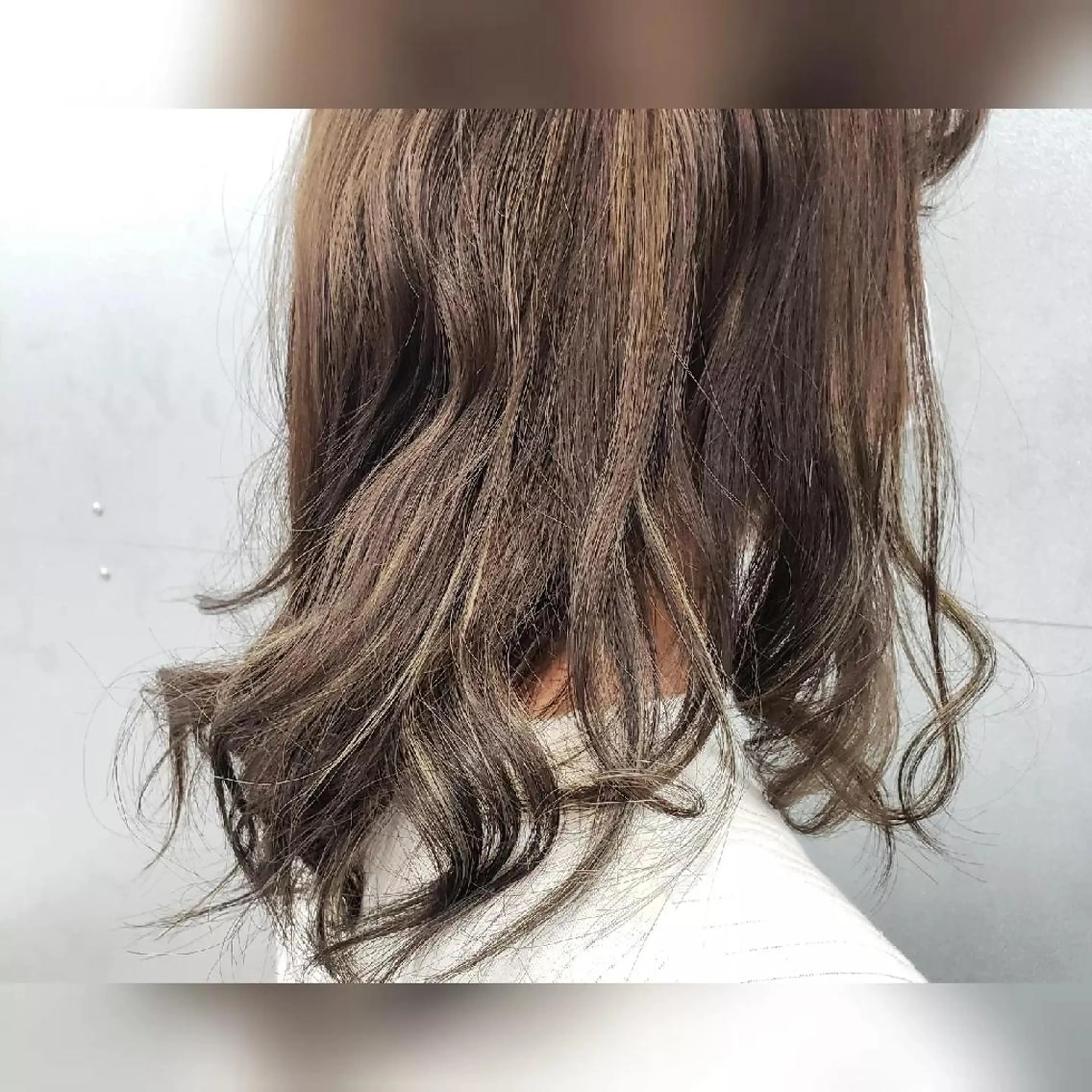 カラー セミロング 渡邉 理紗のヘアスタイル