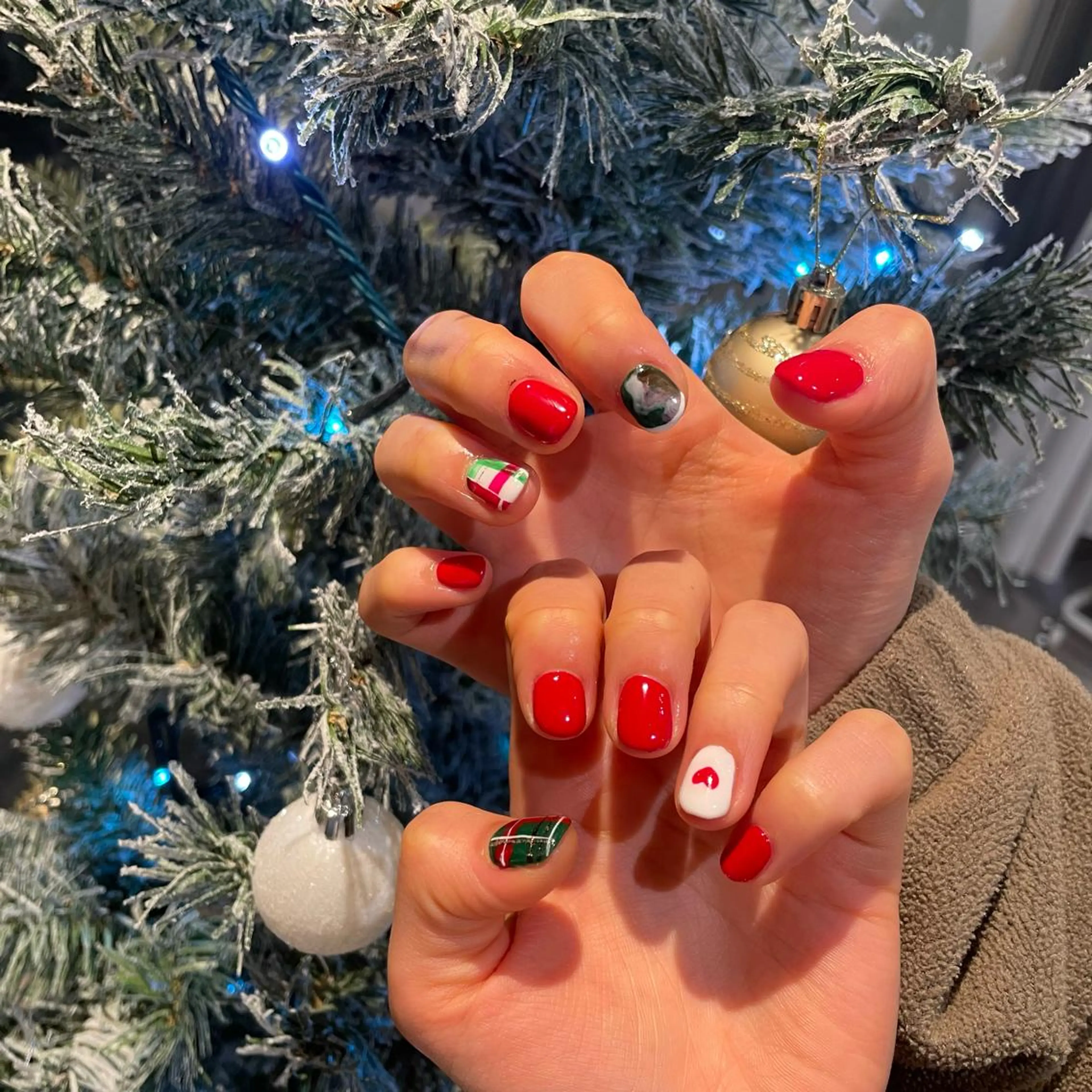 ネイル 冬ネイル クリスマス ハンドネイル ハイトーン🦄ネイル 💞のぶちのネイルデザイン