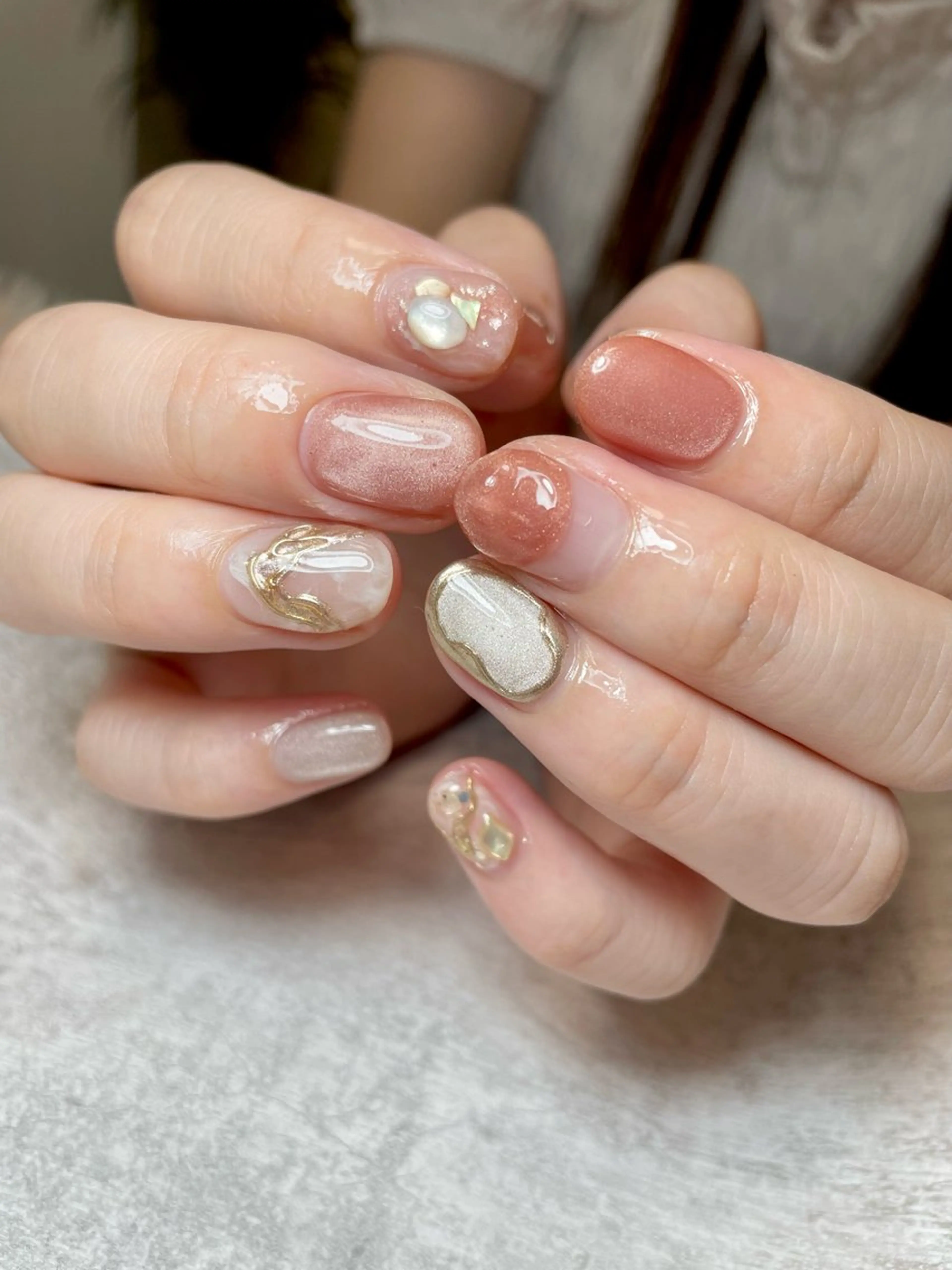 ネイル マグネットネイル ミラーネイル 持ち込み ニュアンスネイル nana .のネイルデザイン