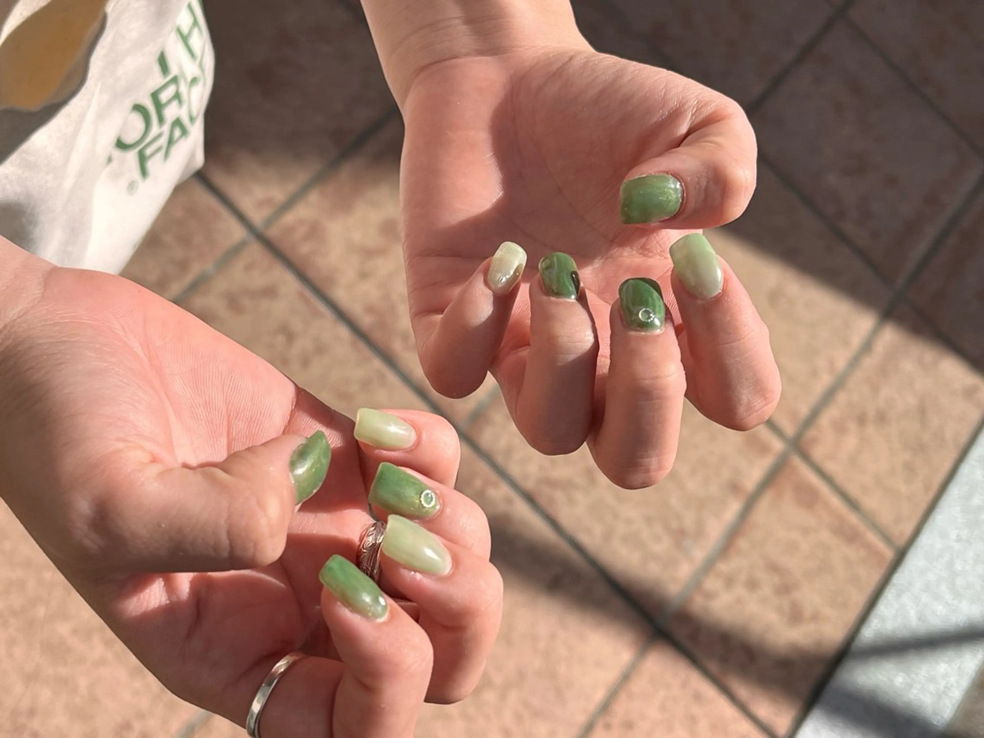 ミディアム ネイル クリアネイル 長さ出し グリーン ニュアンスネイル スカルプネイル RIONnail Yurikaのネイルデザイン