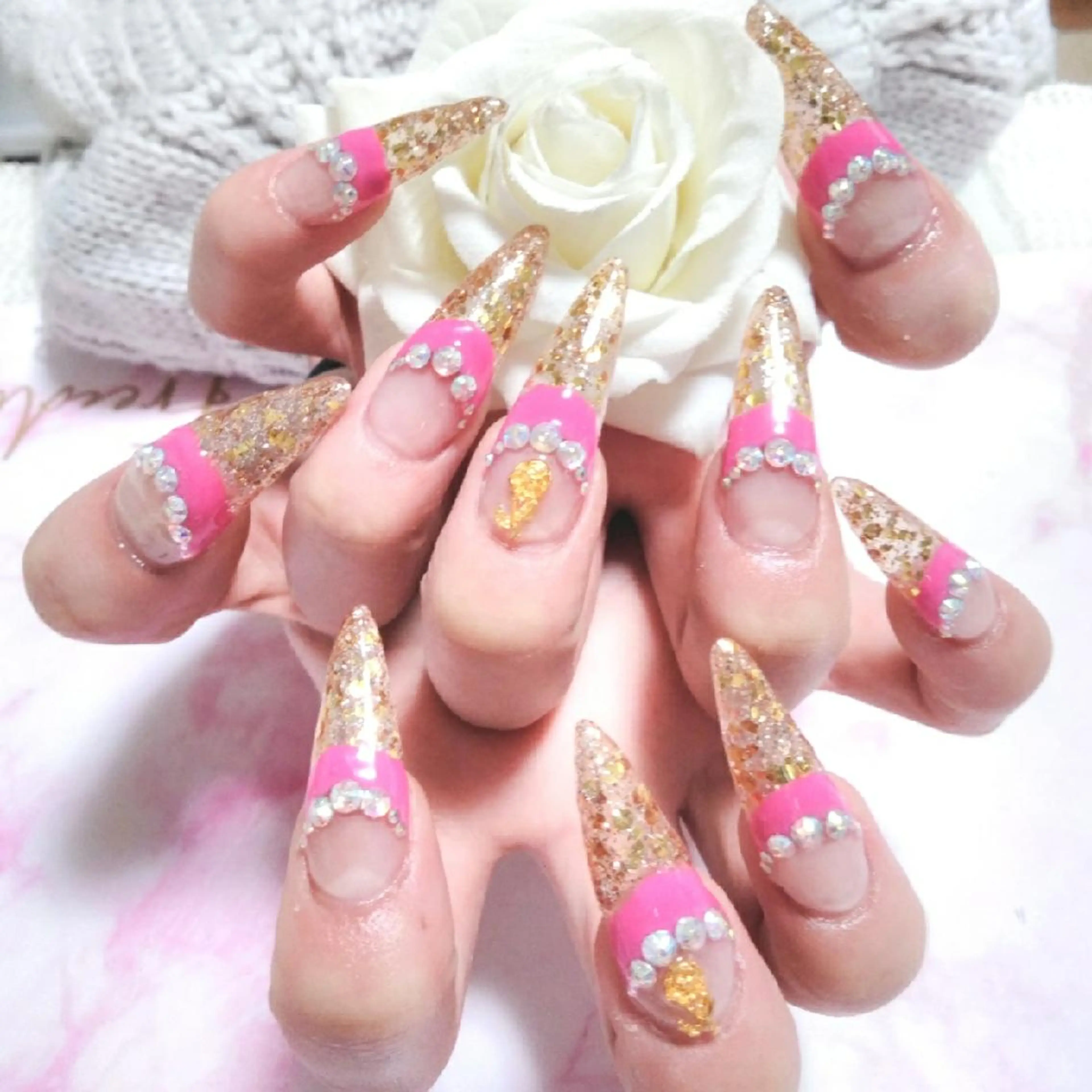 ネイル エステとネイル ローズコンフォートのネイルデザイン