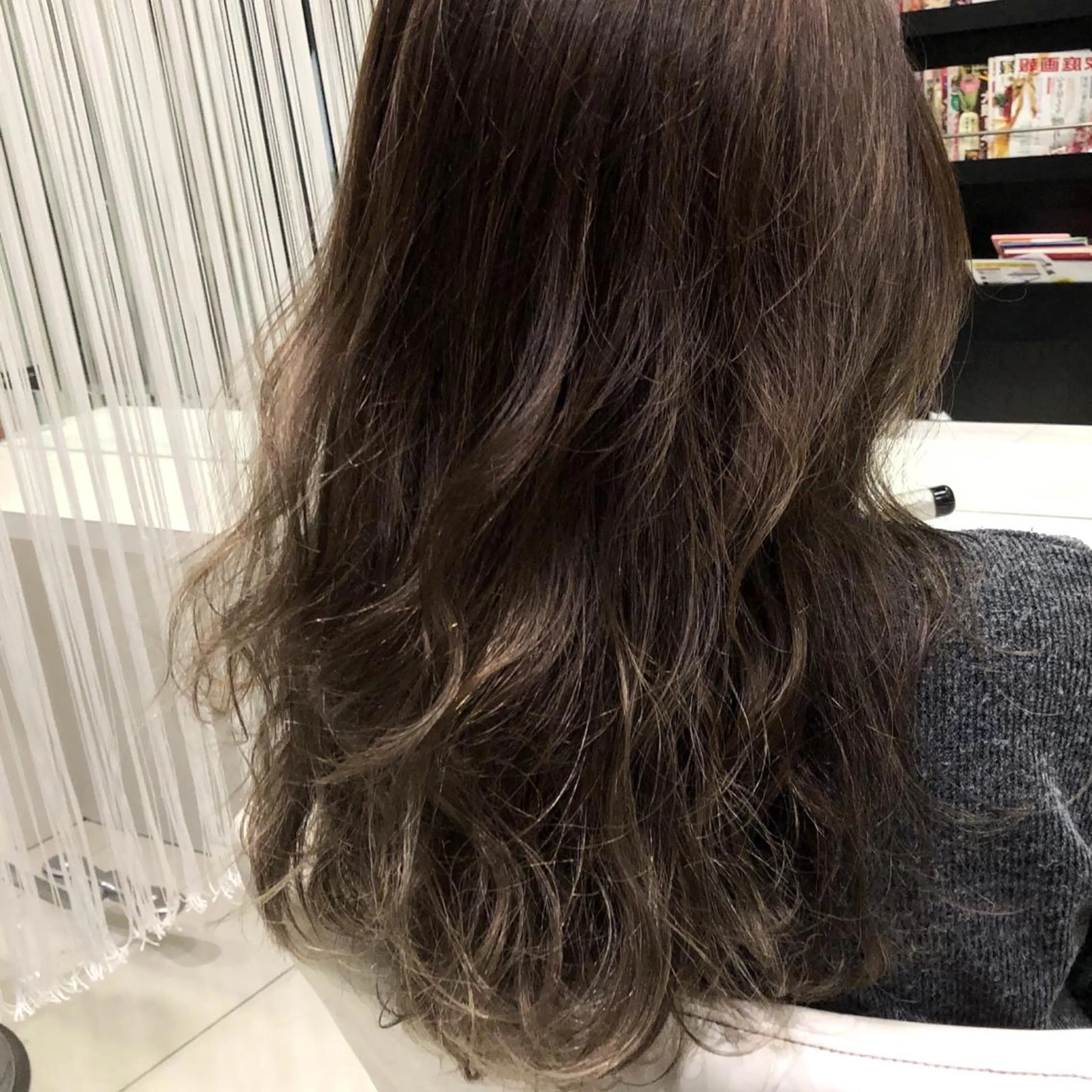 セミロング カラー 畑山 紗耶佳のヘアスタイル