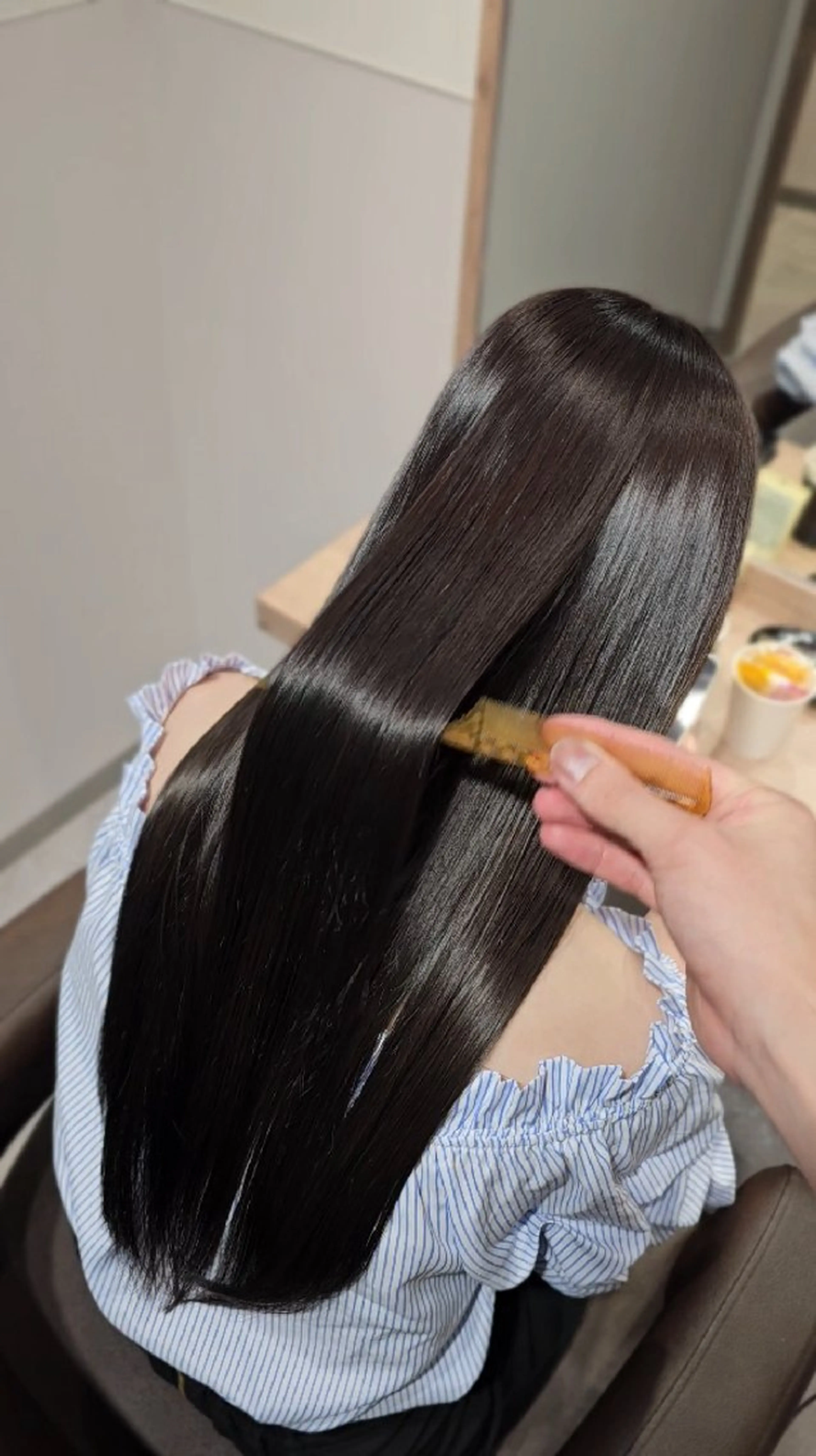 セミロング カラー ケアカラー グレージュ トリートメント カット ヘアカラー トリートメント 縮毛矯正をしている人 のためのカラーのヘアスタイル