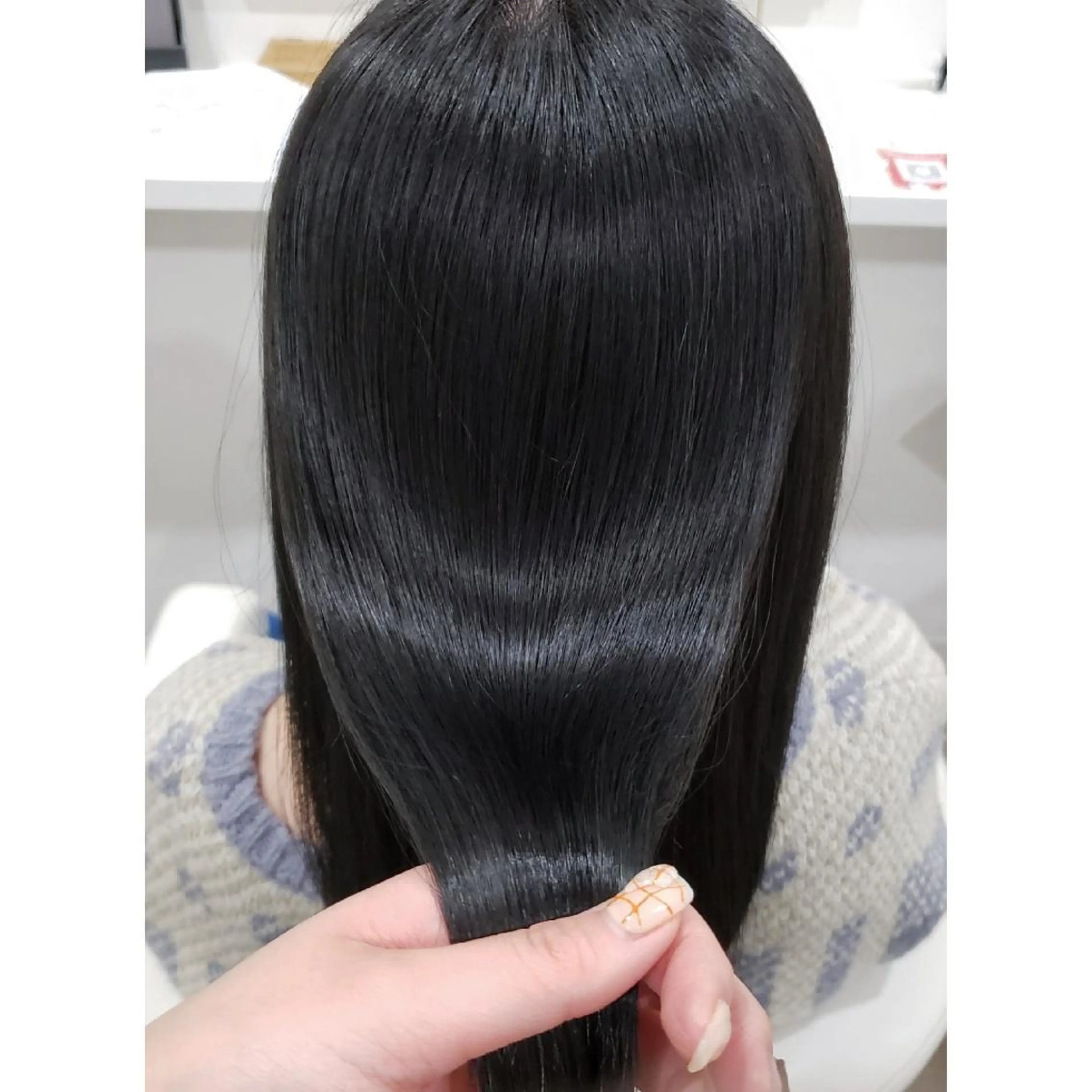 セミロング カラー ヘアアレンジ 黒髪 ブルーカラー ブルーブラック ケアカラー 髪質改善 ヘアカラー トリートメント 髪質改善サロン🍃 AIRI のヘアスタイル