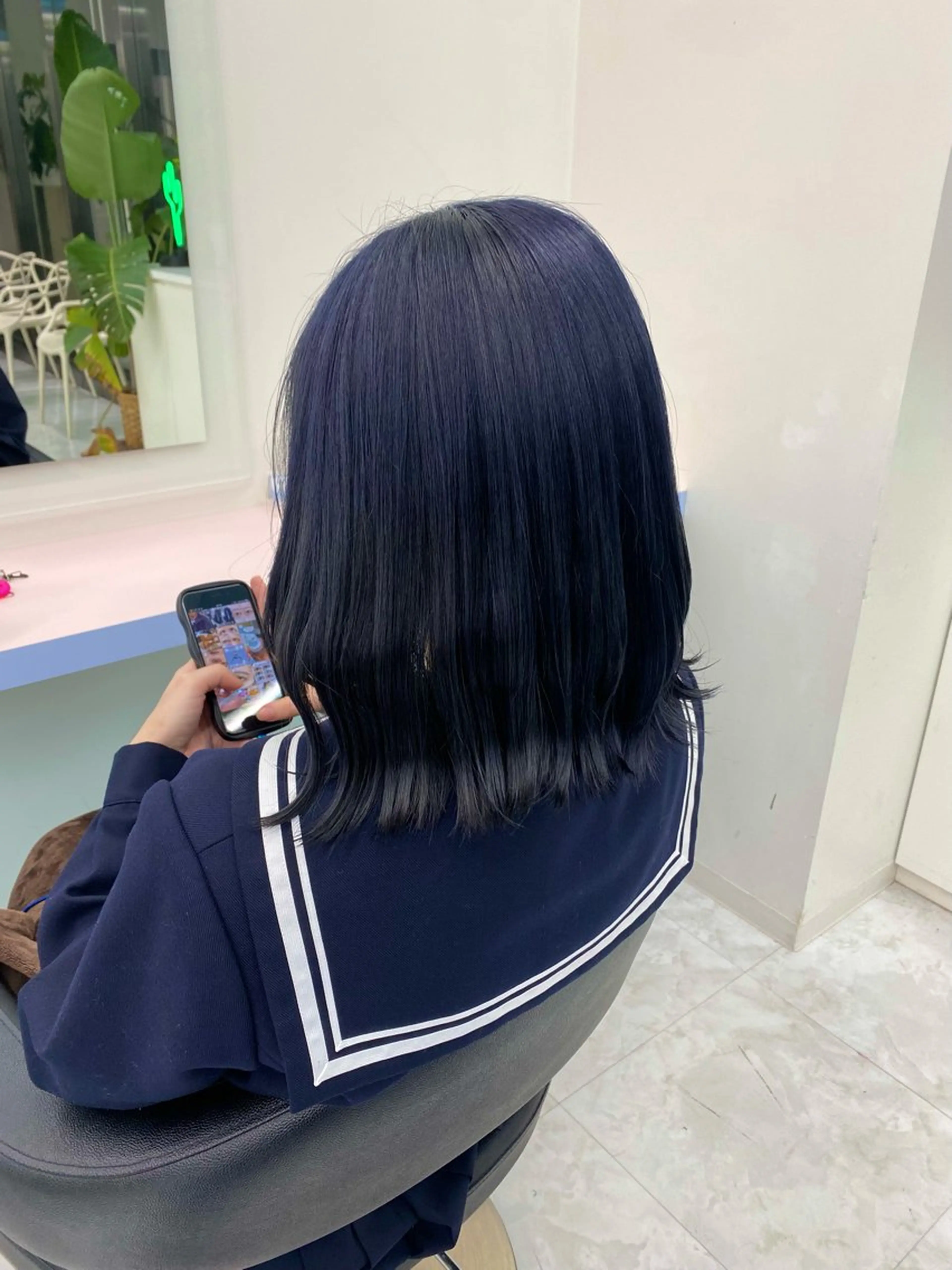 セミロング カラー パーマ ヘアアレンジ 透明感ブリーチカラー 🌈TOMOHIROのヘアスタイル