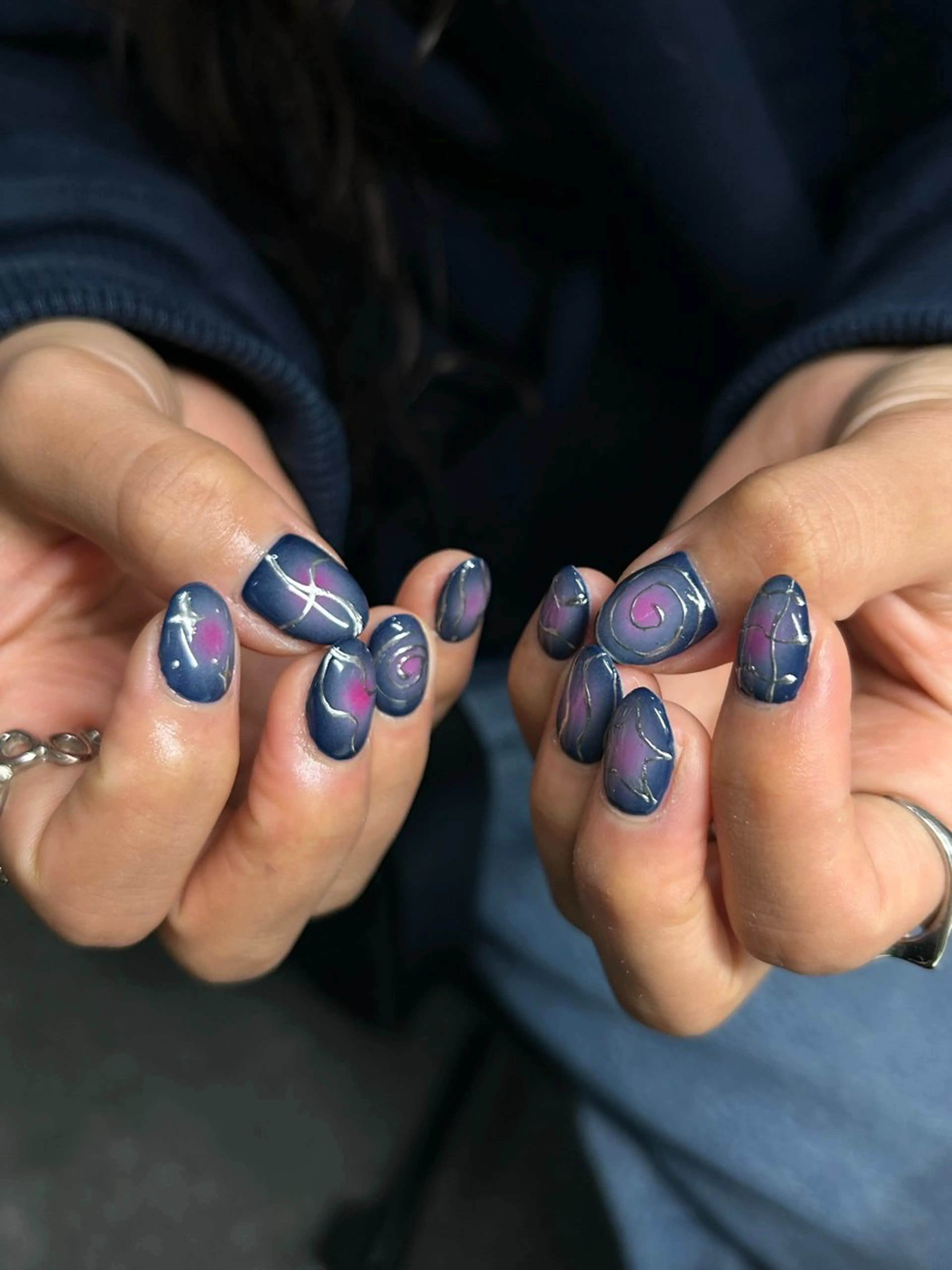 ネイル ネイビー ニュアンスネイル sakae yurinaのネイルデザイン