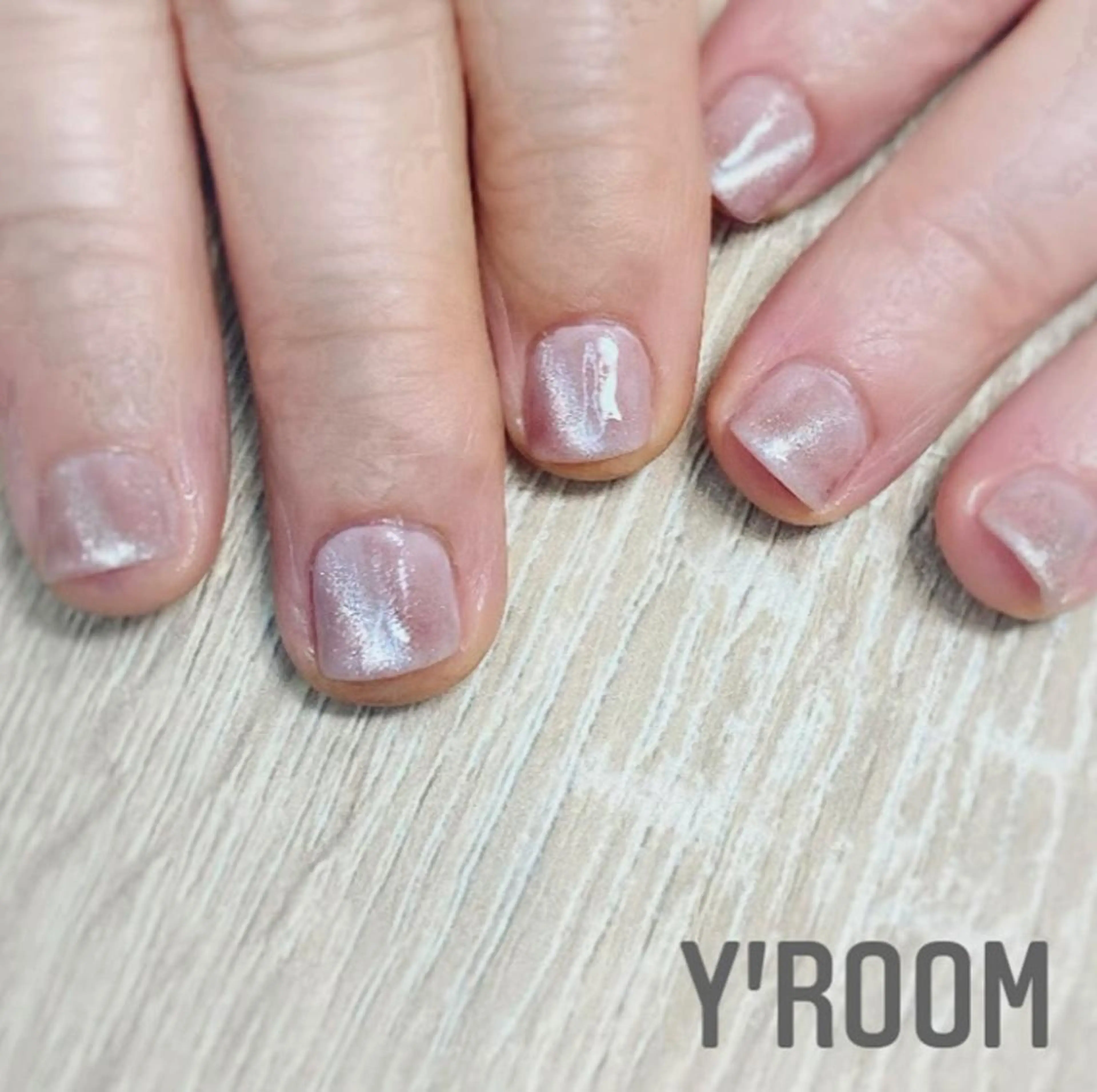 ネイル オーロラネイル フラッシュネイル フットネイル ジェルネイル 氷ネイル・うるうるネイル ハンドネイル YUKA （ネイリスト）のネイルデザイン