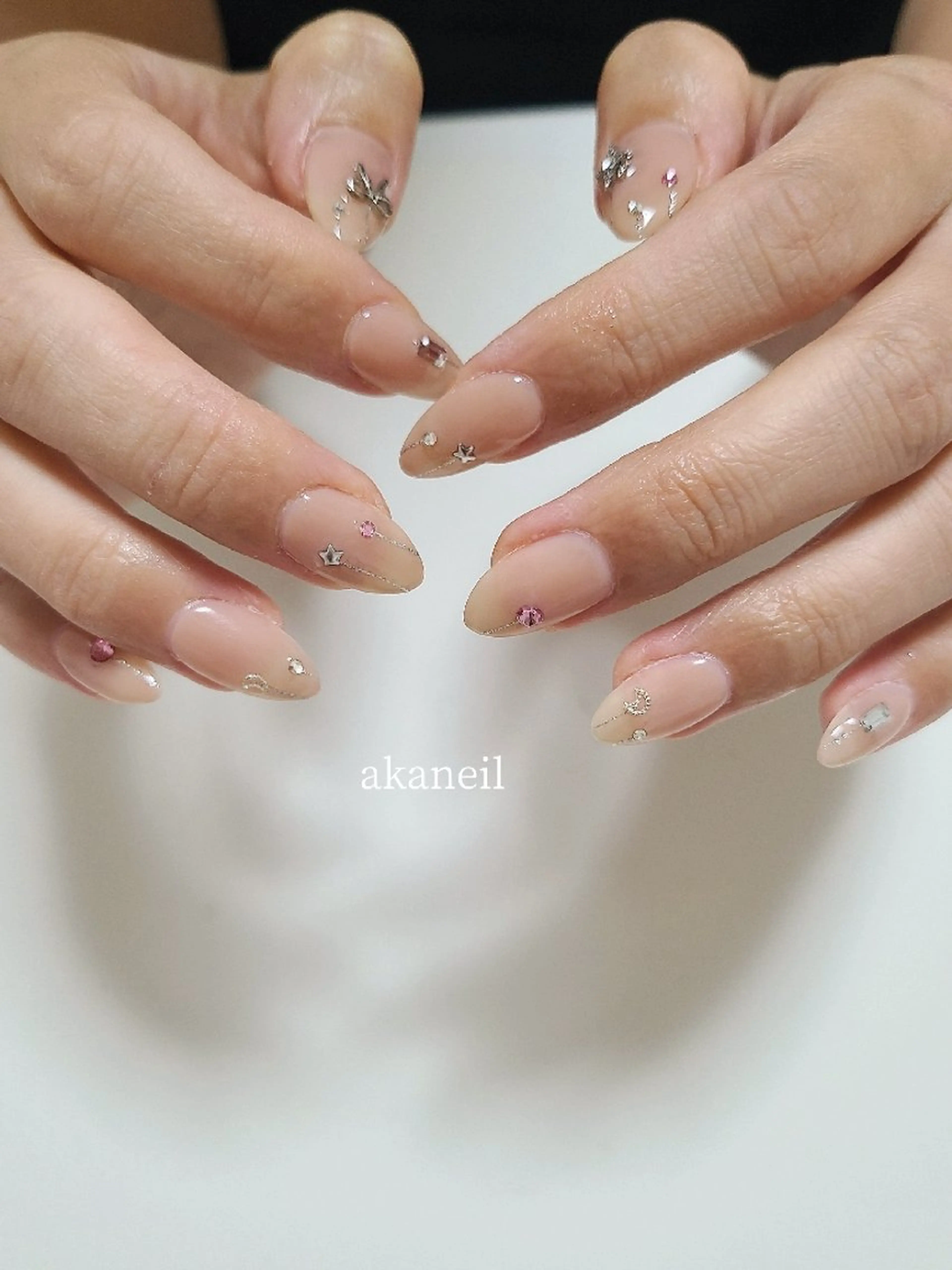 ネイル 持ち込み ピンク ピンクベージュ リボン 冬ネイル ハンドネイル 【akaneils】 アカネのネイルデザイン