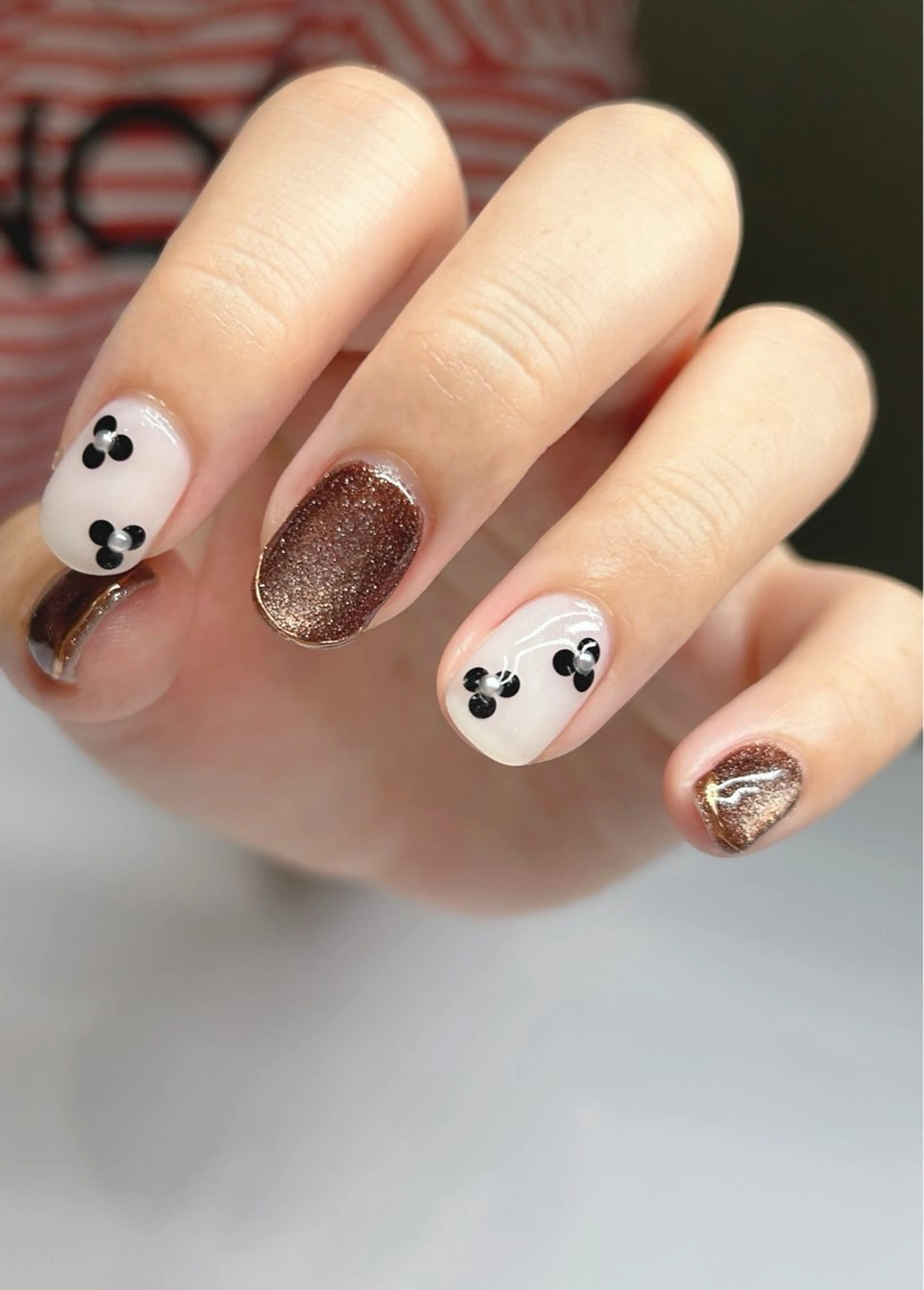 ネイル 透灯 TOUTOU 🪄のネイルデザイン