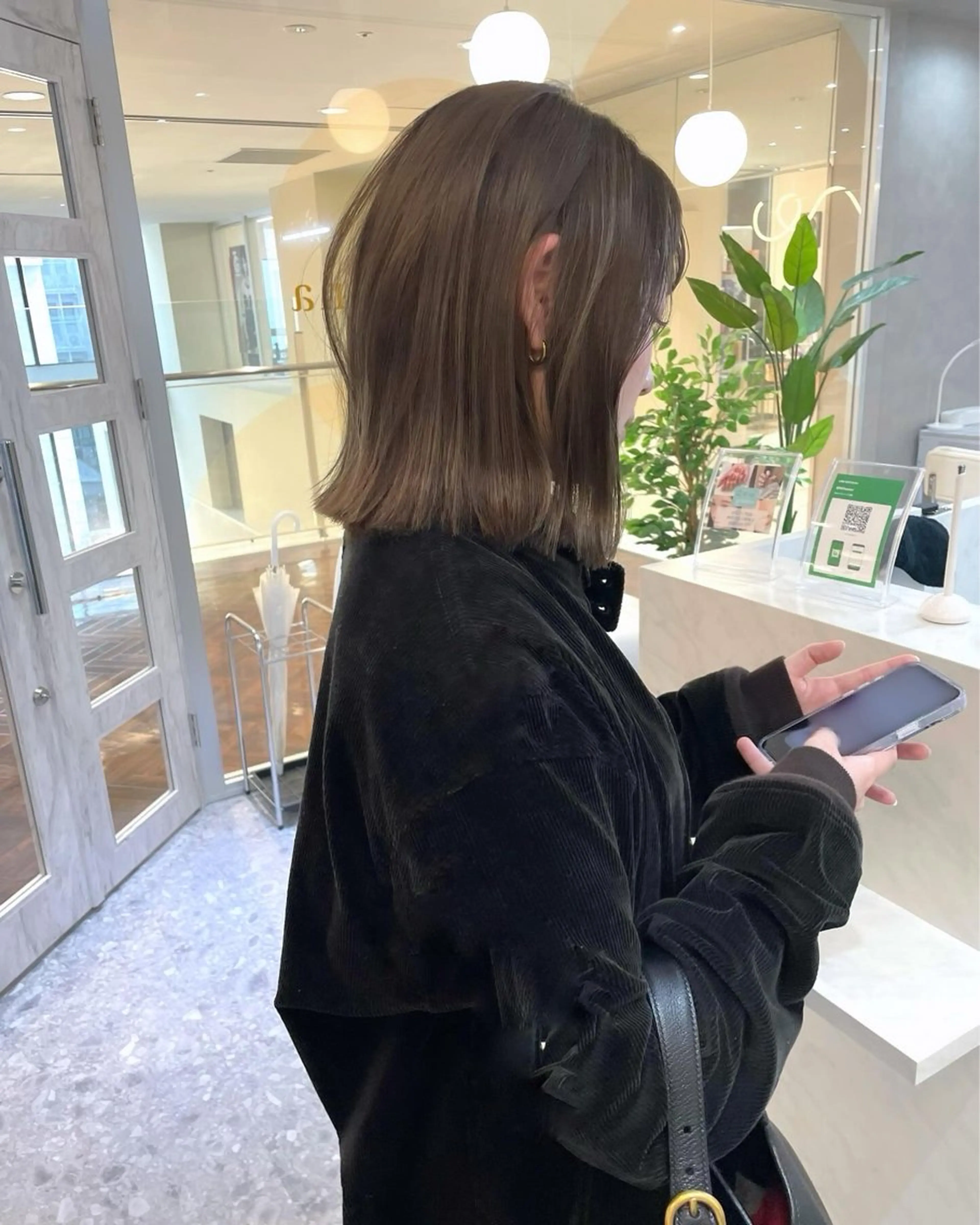 ミディアム カラー 切りっぱなしボブ ベージュカラー ボブ カット ヘアカラー トリートメント ボブ/透明感カラー/ 赤み消し/miyaのヘアスタイル