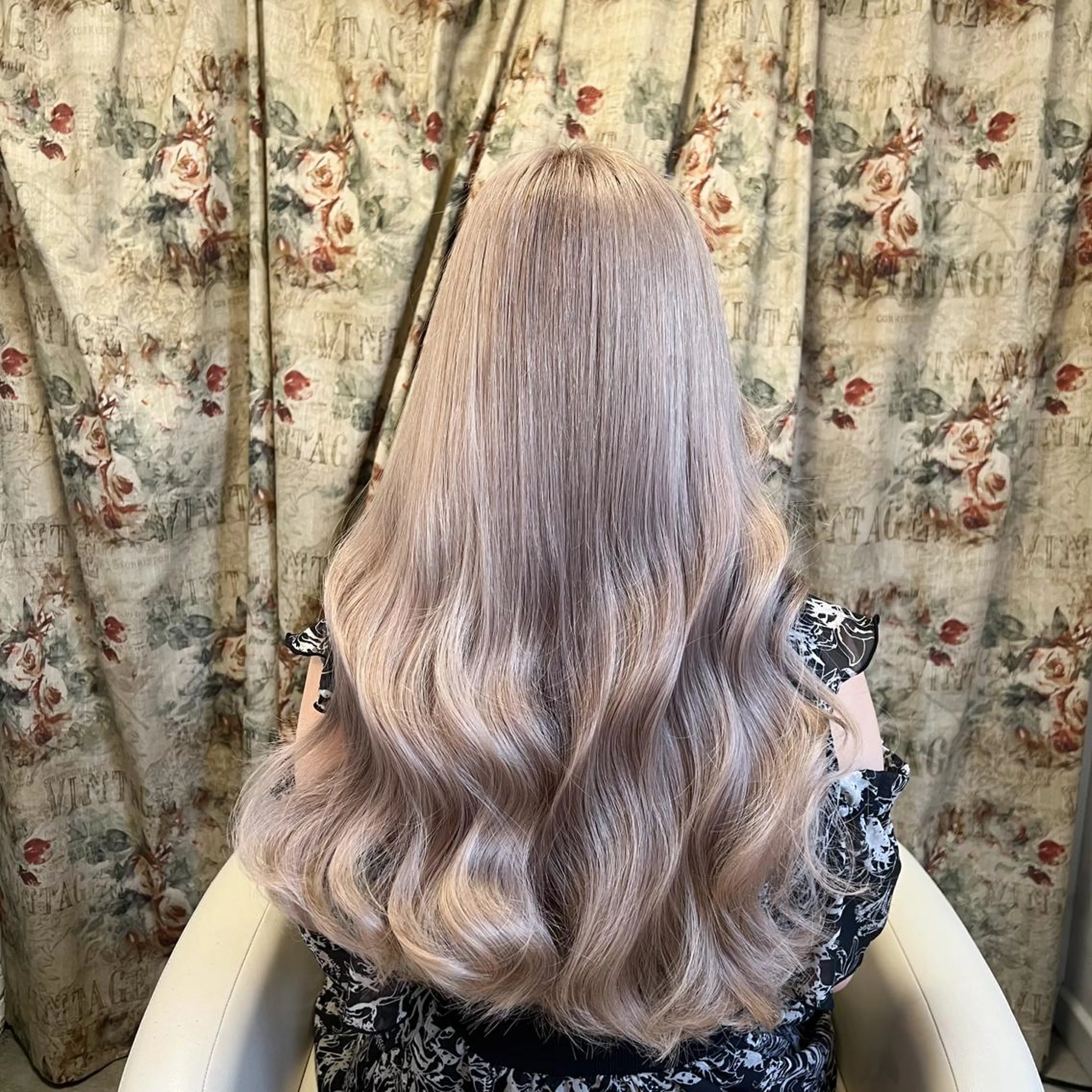 ロング カラー SHIN/レイヤー カット×クロスパーマのヘアスタイル