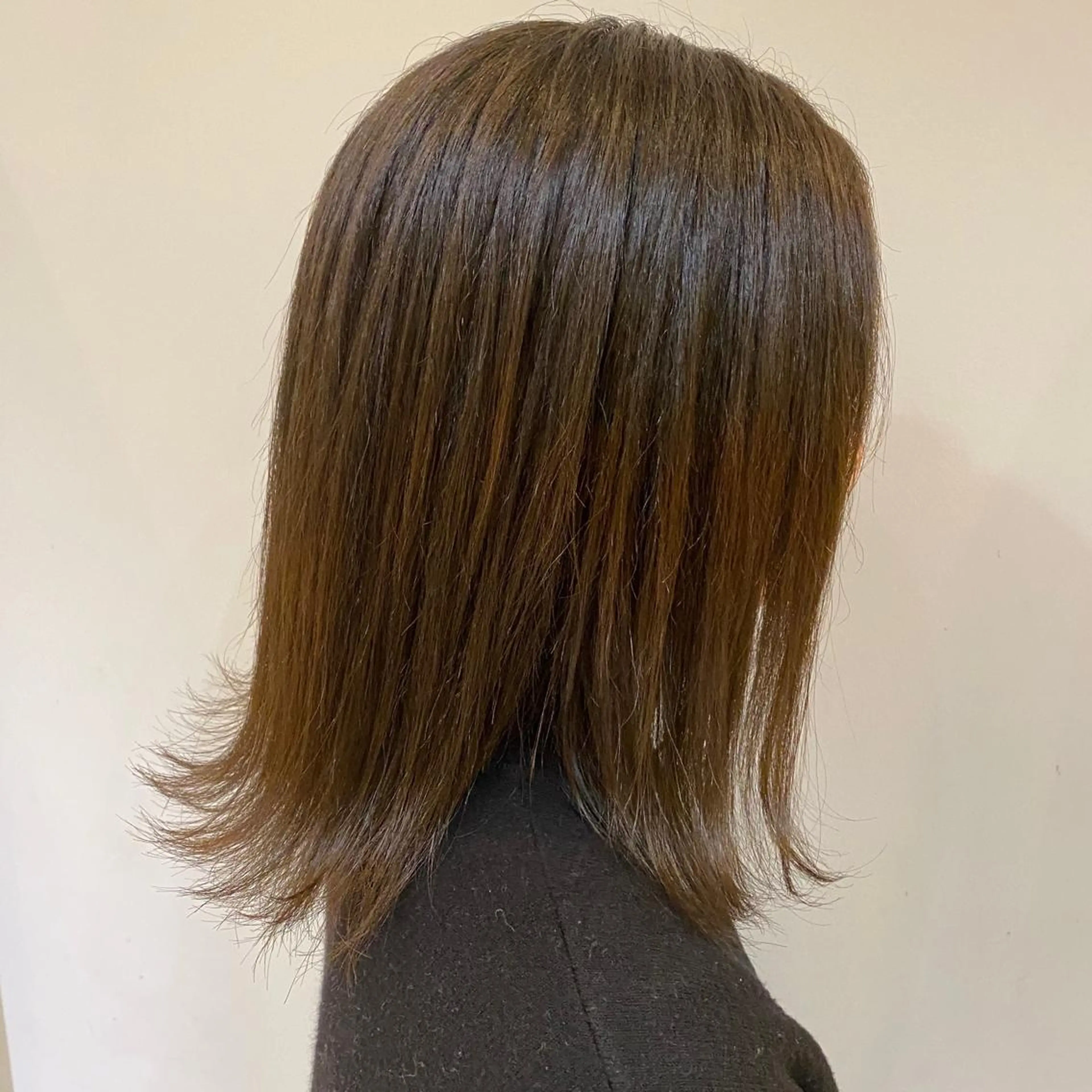 ミディアム カラー アッシュ ヘアカラー トリートメント 大人可愛い♡コテ巻き パーマ🌼杉田 萌恵のヘアスタイル