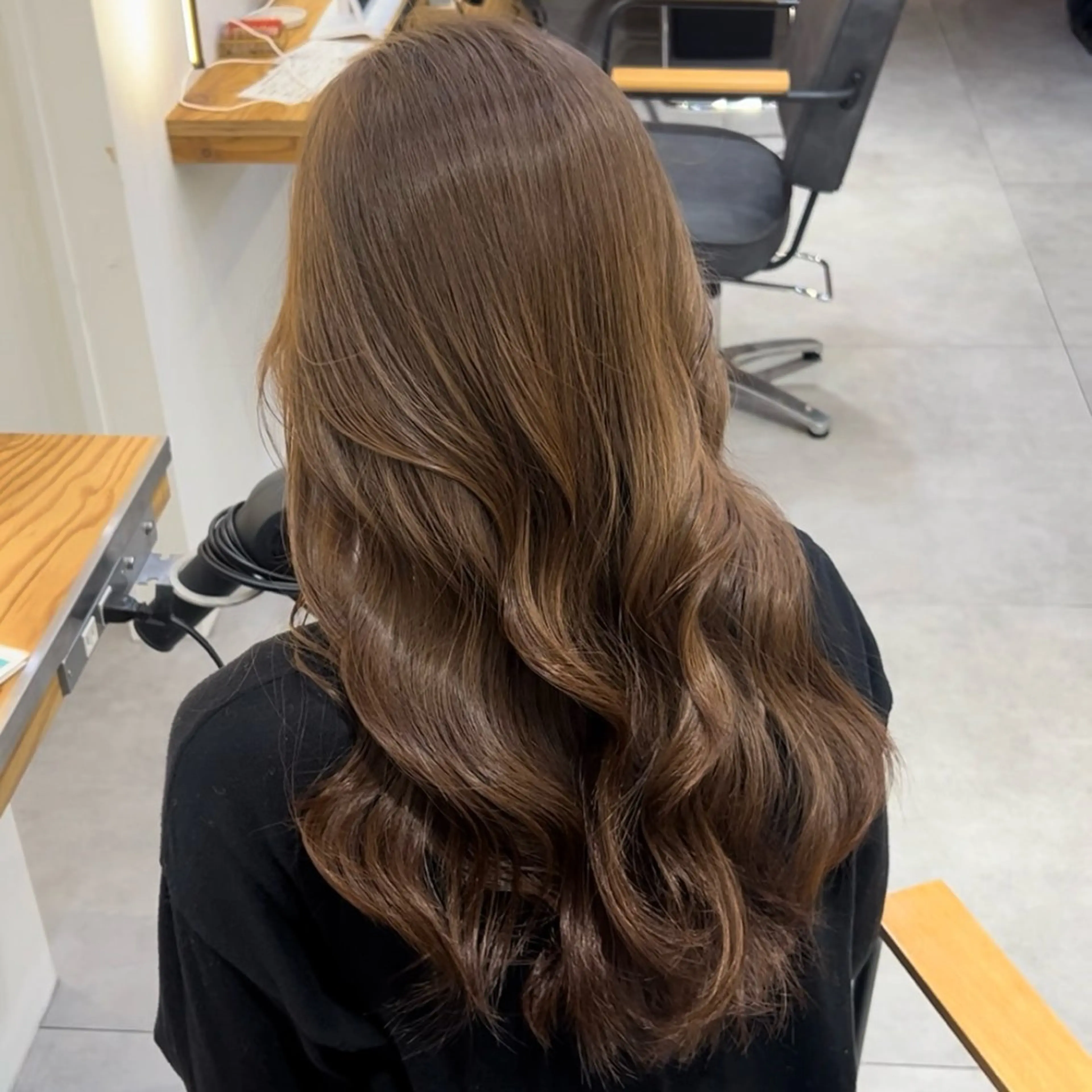 セミロング カラー パーマ アッシュ アッシュグレー アッシュグレージュ ベージュカラー 黒髪 ヘアカラー トリートメント akira｜ 透明感ベージュ｜梅田のヘアスタイル