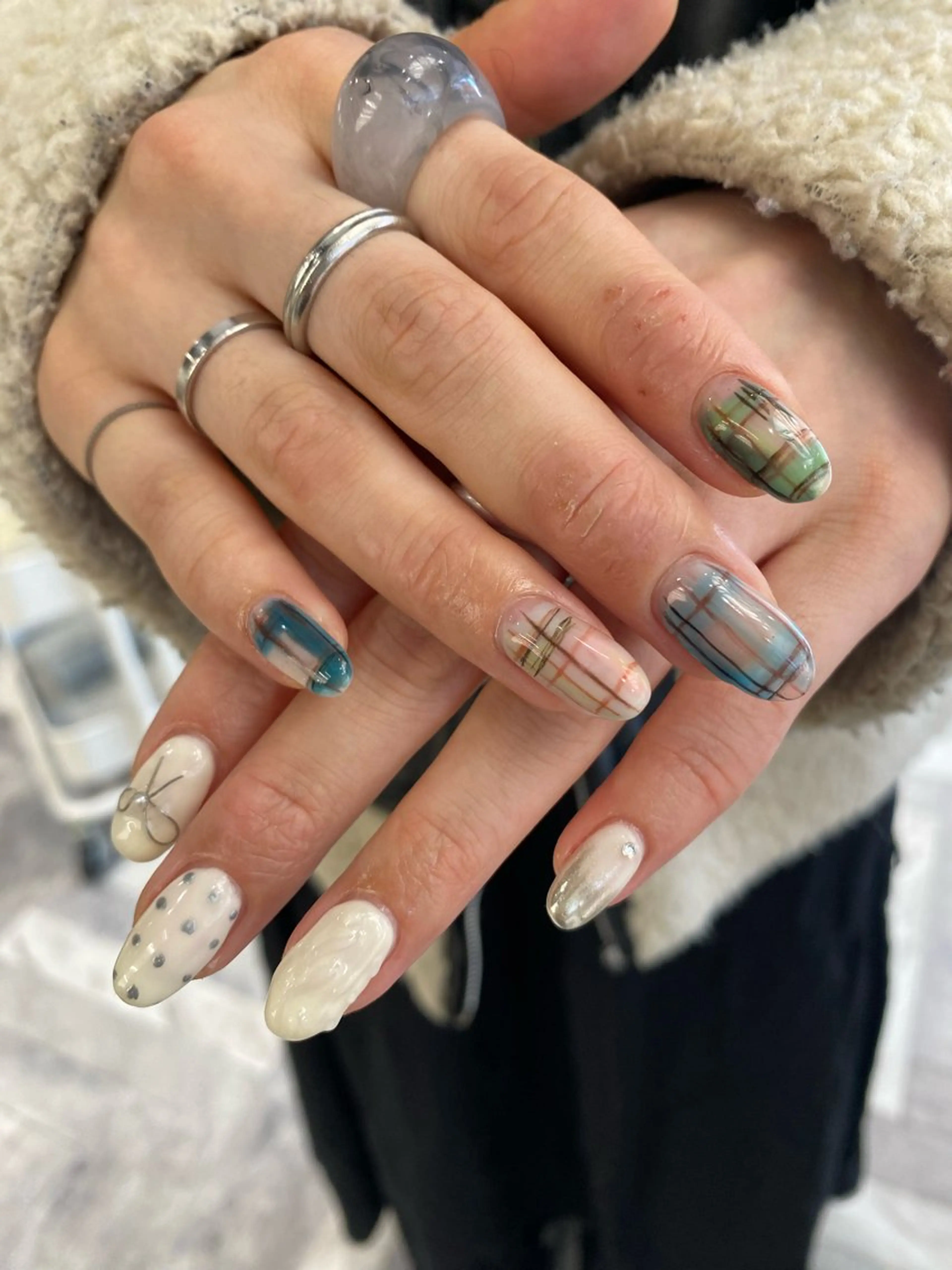 ネイル ハンドネイル ハンドケア カンナ【Y2Kネイル /コーンロウ】のネイルデザイン