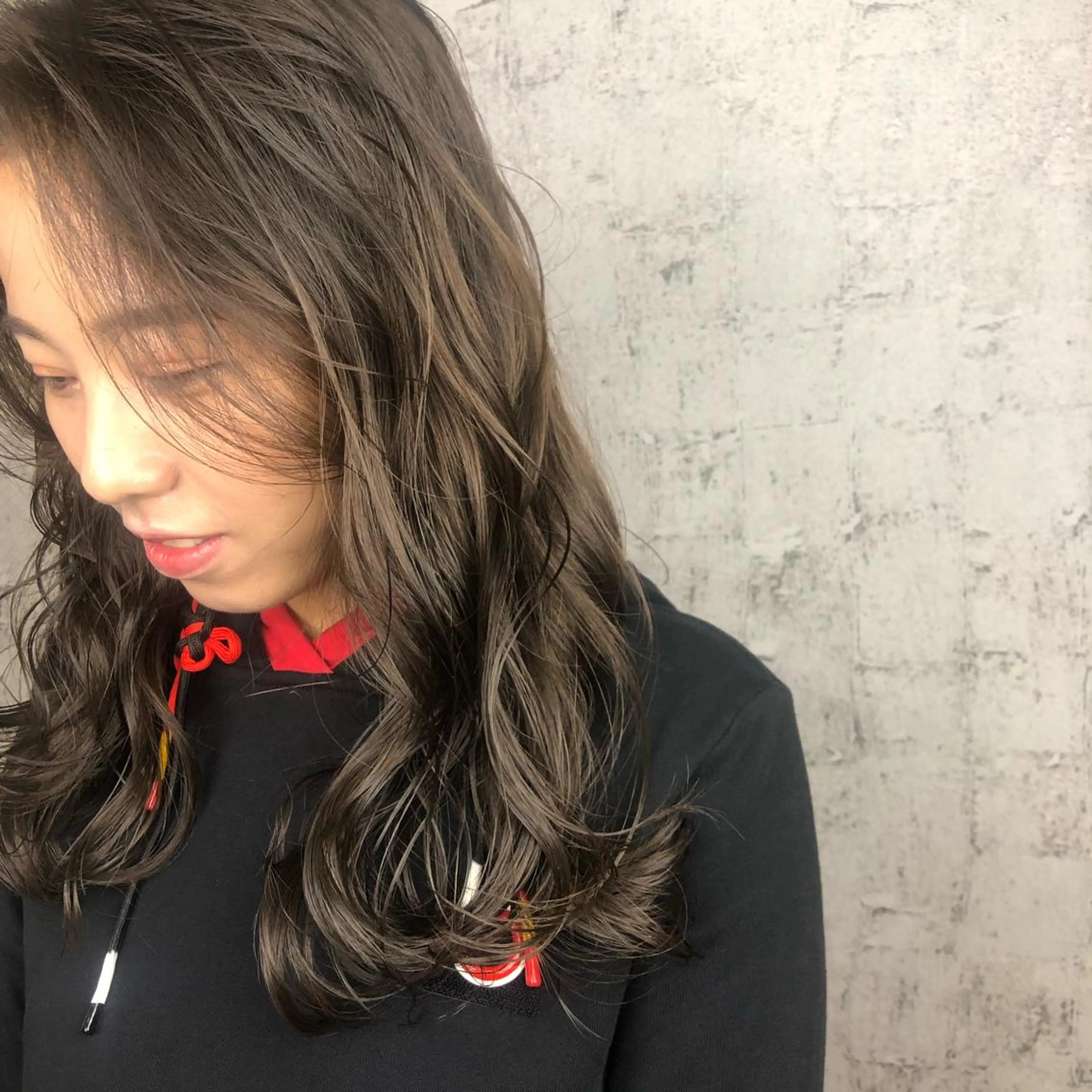 ロング カラー 透明感カラー グレージュ イルミナカラー ラベンダーカラー ラベンダーグレージュ 小顔レイヤー/ ベージュ🤍Rieのヘアスタイル